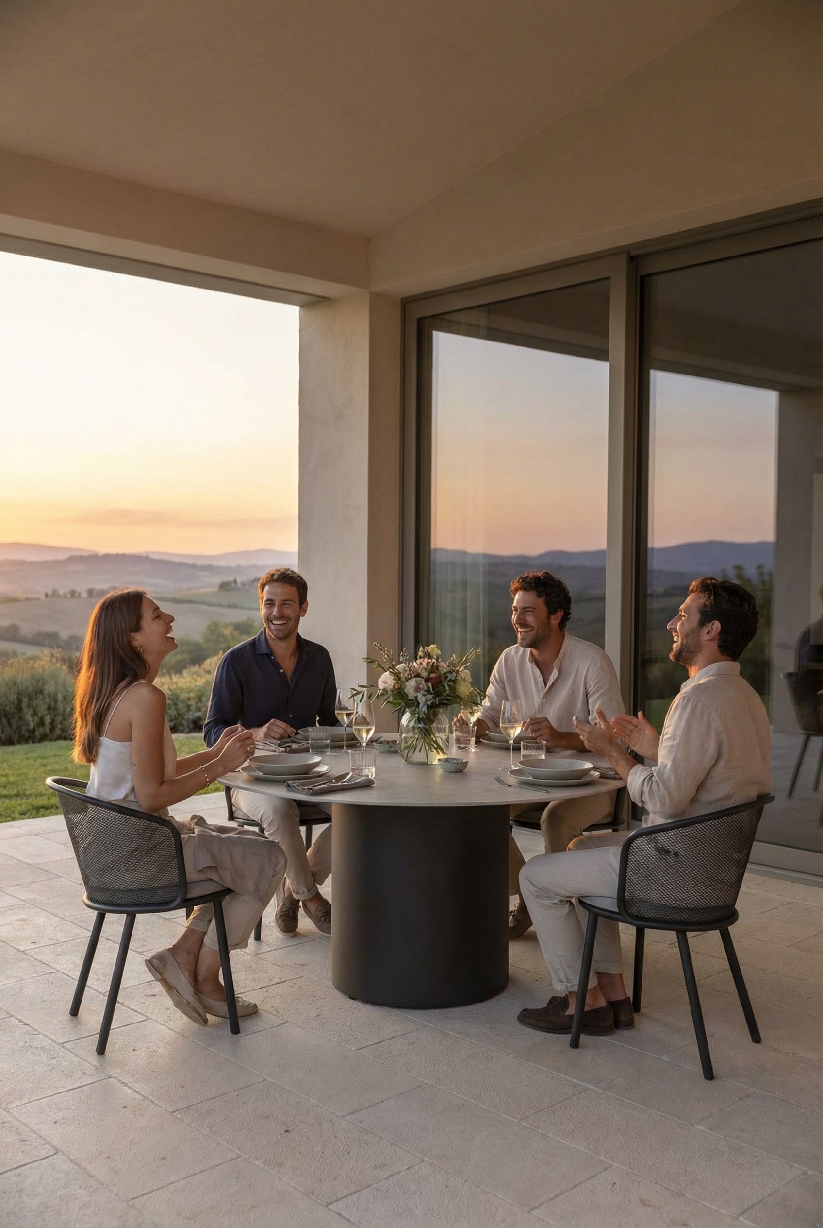 Tavolo da pranzo moderno in ceramica Todus Branta in un ambiente luminoso Tavolo da pranzo moderno in ceramica Todus Branta in un ambiente luminoso