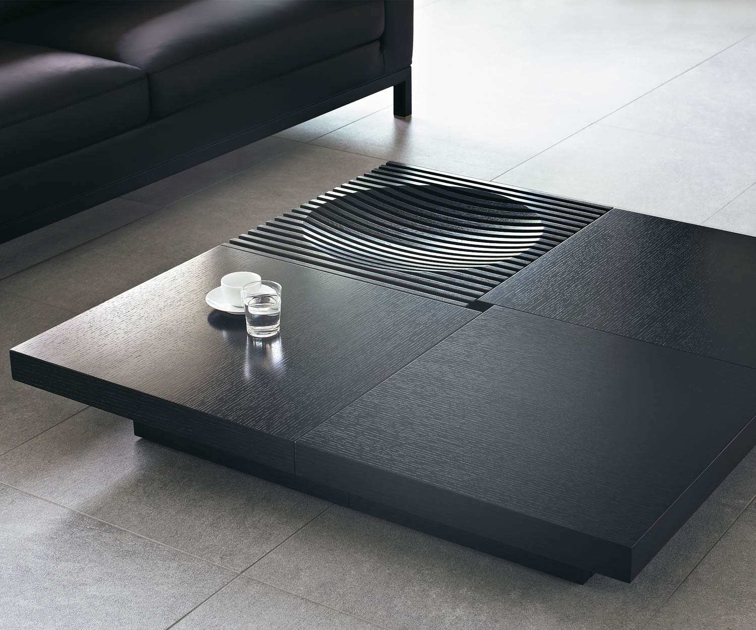 Tavolino di design Conde House Barringer di alta qualità in noce o noce  Tavolino di design Conde House Barringer di alta qualità in noce o noce