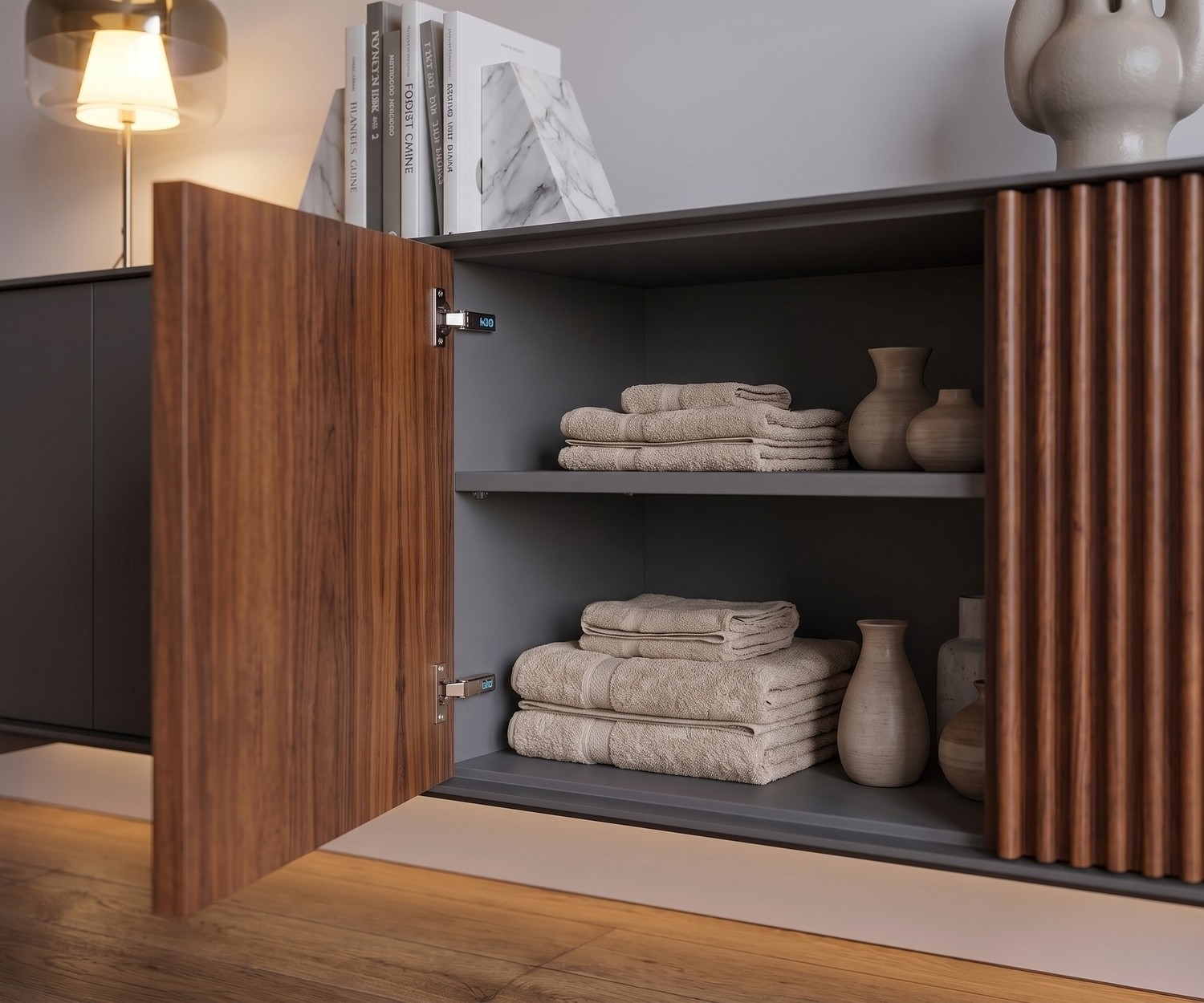 Credenza di design al2 ka-bera 003 B aperta per riporre asciugamani, mobile moderno in legno con luci LED.
