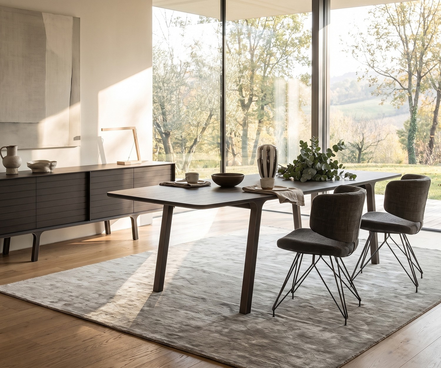 Tavolo da pranzo di design al2 mobius 001 in eucalipto Tavolo da pranzo al2 mobius 001 per la sala da pranzo, legno massello di eucalipto, stile minimalista moderno.