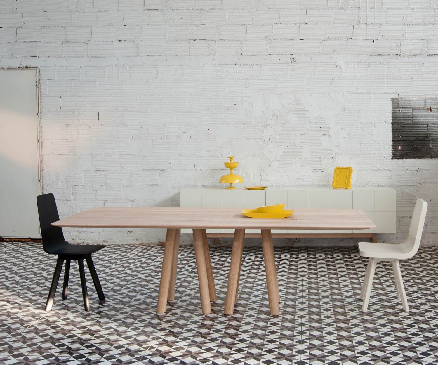 Tavolo da pranzo di design di alta qualità in rovere massiccio con sedie per la sala da pranzo
