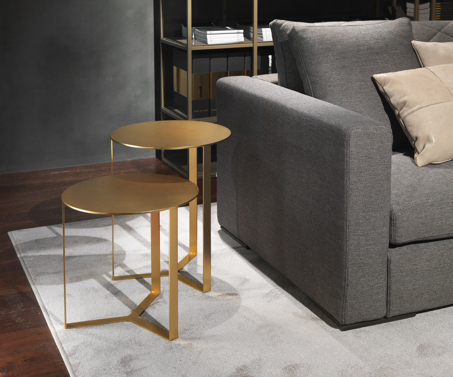 Tavolino moderno Marelli Clip in ottone spazzolato Tavolino moderno Marelli Clip in ottone spazzolato