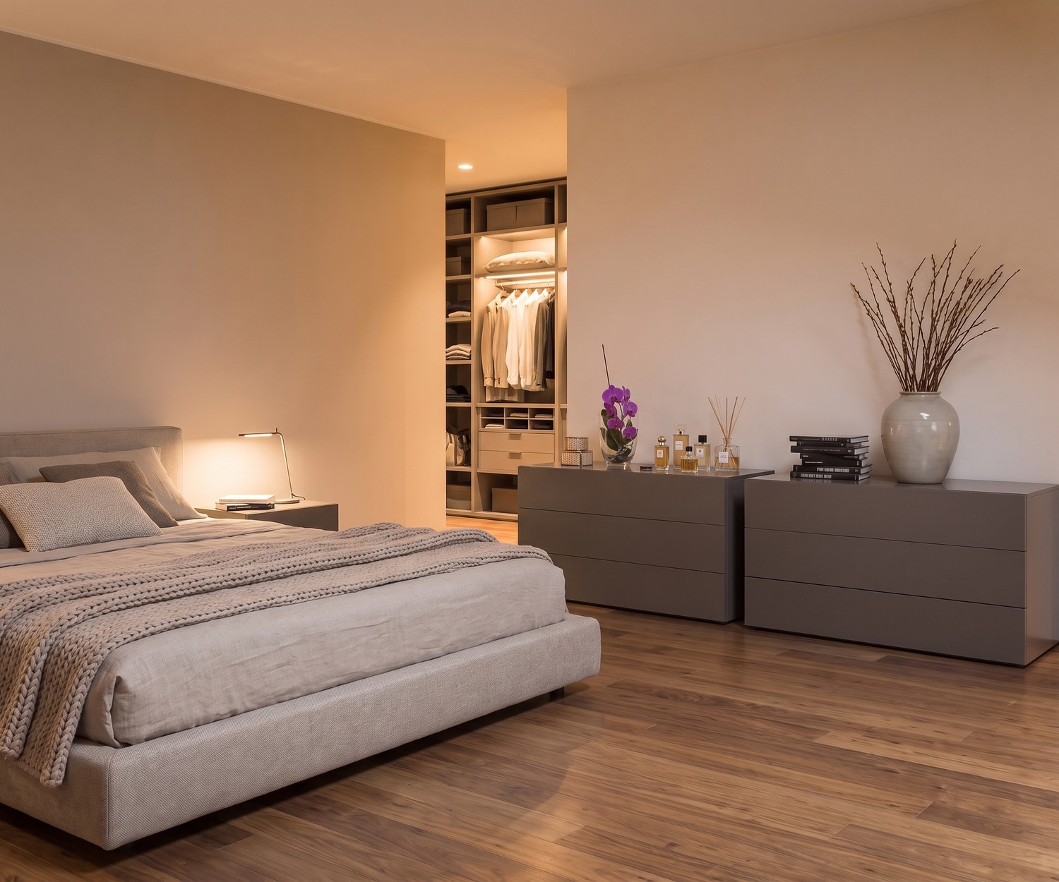 Comò moderno Novamobili Easy a 3 cassetti Comò Novamobili Easy a 3 cassetti in una camera da letto moderna, cassettiera grigia minimalista per contenere con stile