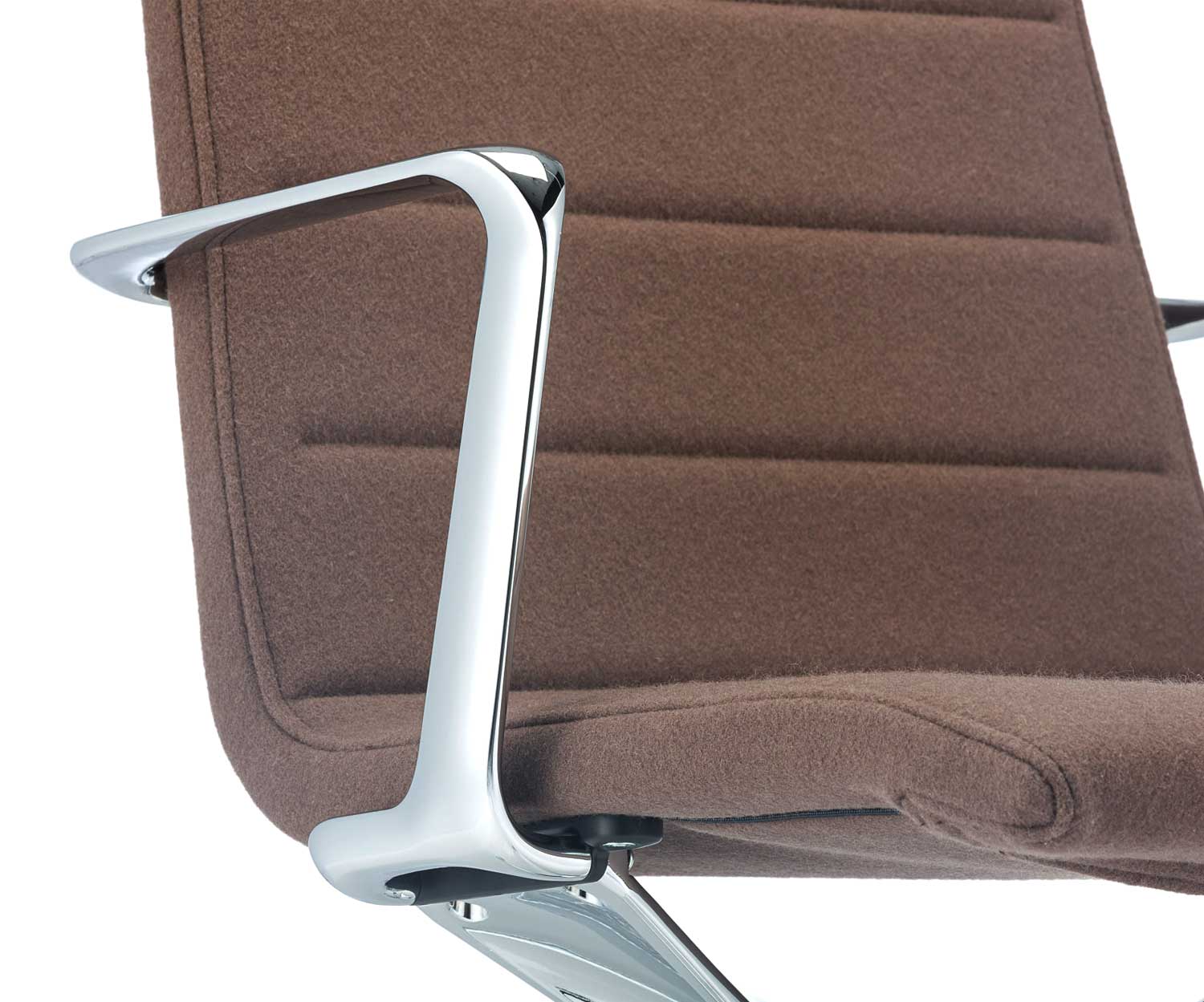 ICF Sedia da ufficio design Valea lounge con imbottitura morbida marrone ICF Sedia da ufficio design Valea lounge con imbottitura morbida marrone