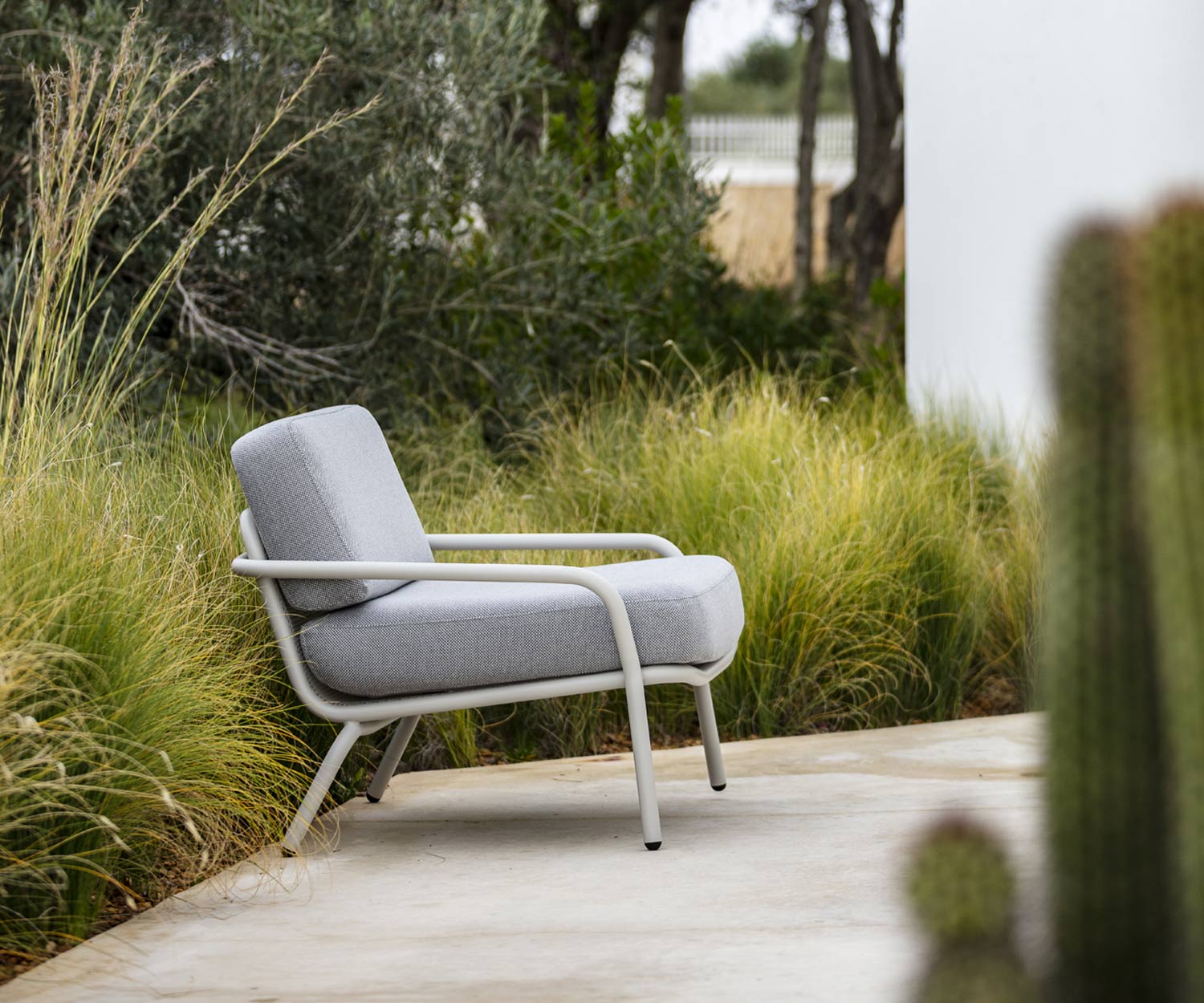 Todus Poltrona veranda Starling Design con rivestimento in tessuto bianco Todus Poltrona veranda Starling Design con rivestimento in tessuto bianco