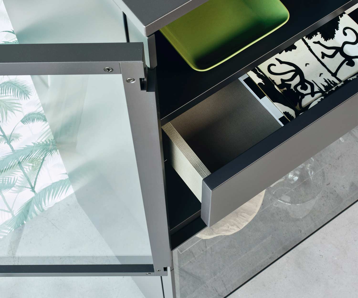 Esclusivo Livitalia Mobile in vetro di design Scrigno con cornice stretta