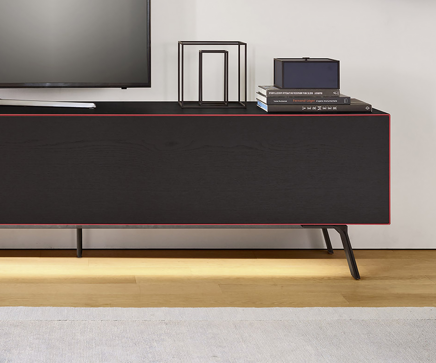 Livitalia Design Design lowboard Minimal rovere scuro Interno del box laccato nero opaco LED Livitalia Design Design lowboard Minimal rovere scuro Interno del box laccato nero opaco LED