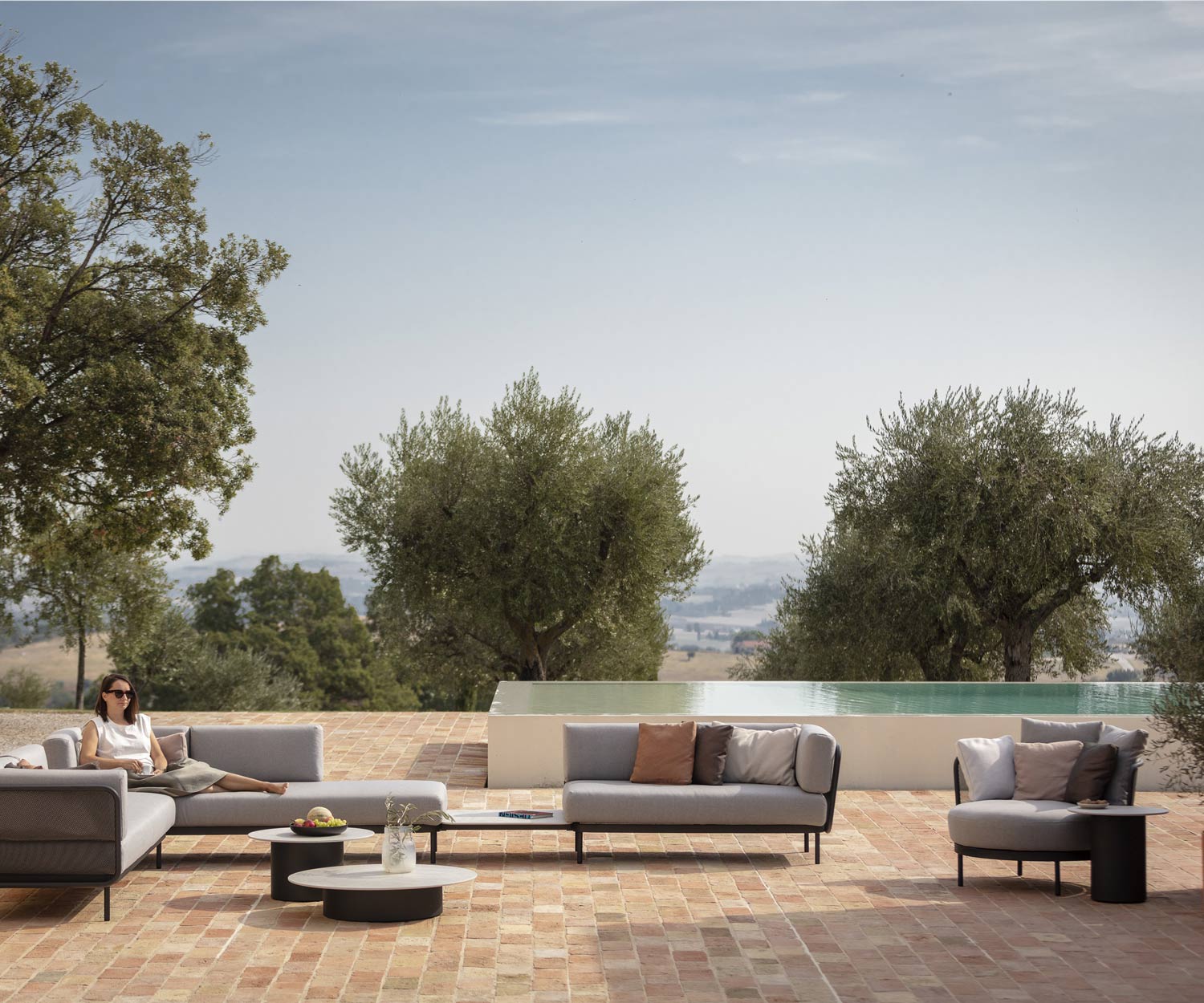 Confortevole Todus Baza Round Design Lounge together with Baza garden sofa