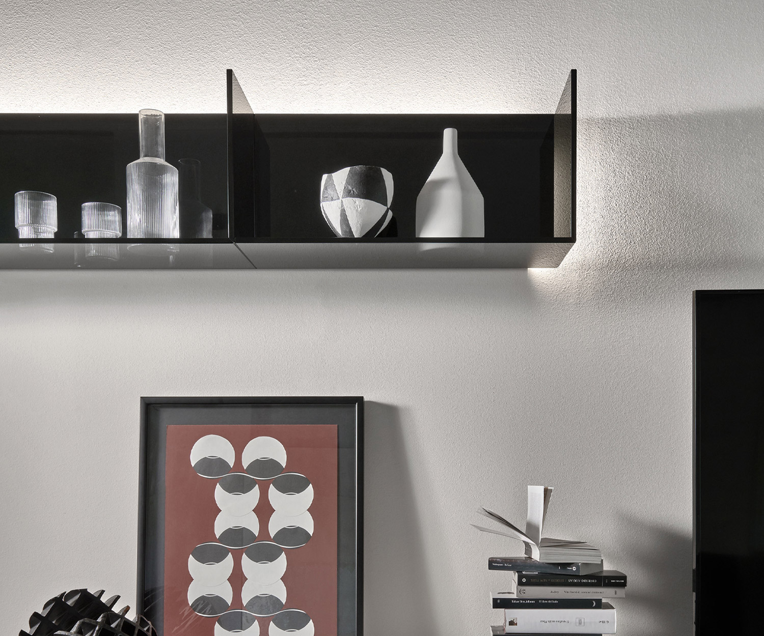 Mensola da parete di design in vetro di alta qualità di Livitalia con illuminazione LED di fondo Mensola da parete di design in vetro di alta qualità di Livitalia con illuminazione LED di fondo