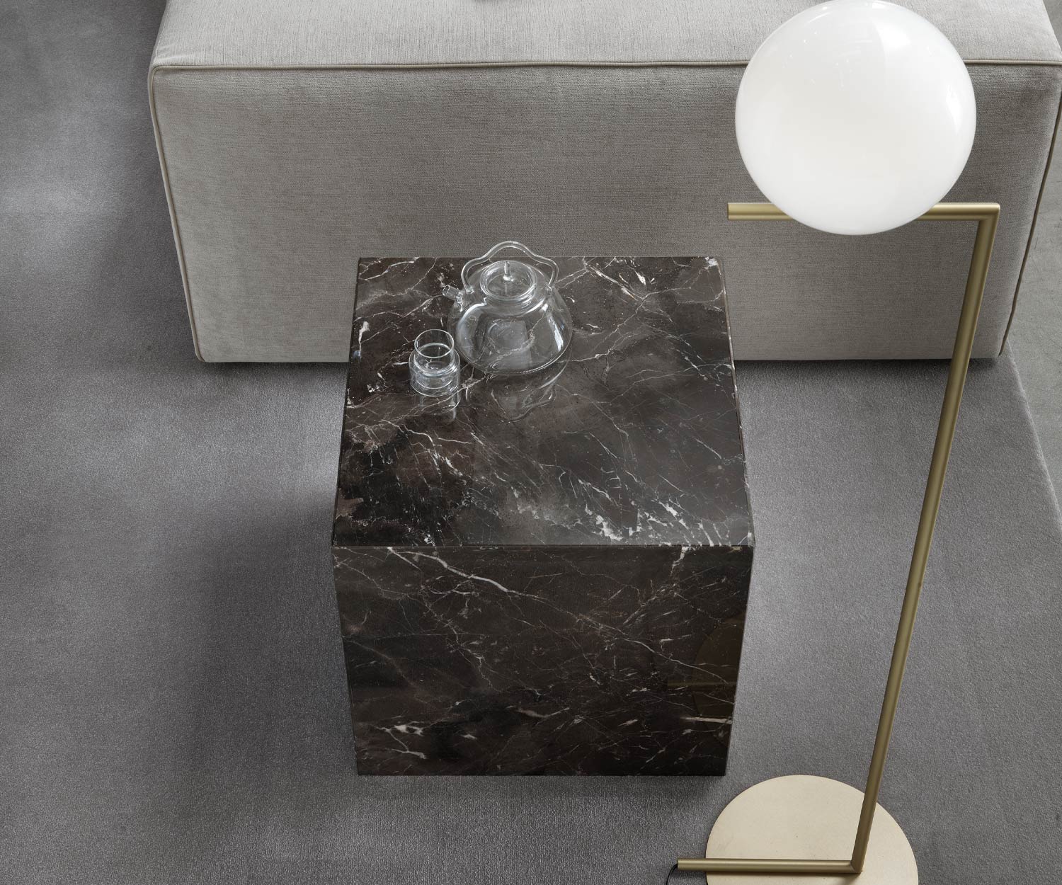 Marelli Tavolino Thor in marmo cubo Marquina nero