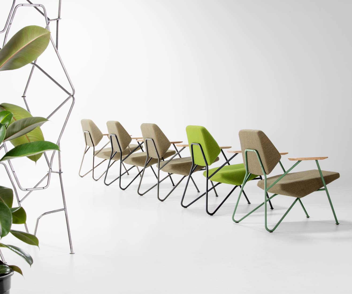 Prostoria Poltrona Polygon in vari colori di rivestimento in tessuto Prostoria Poltrona Polygon in vari colori di rivestimento in tessuto