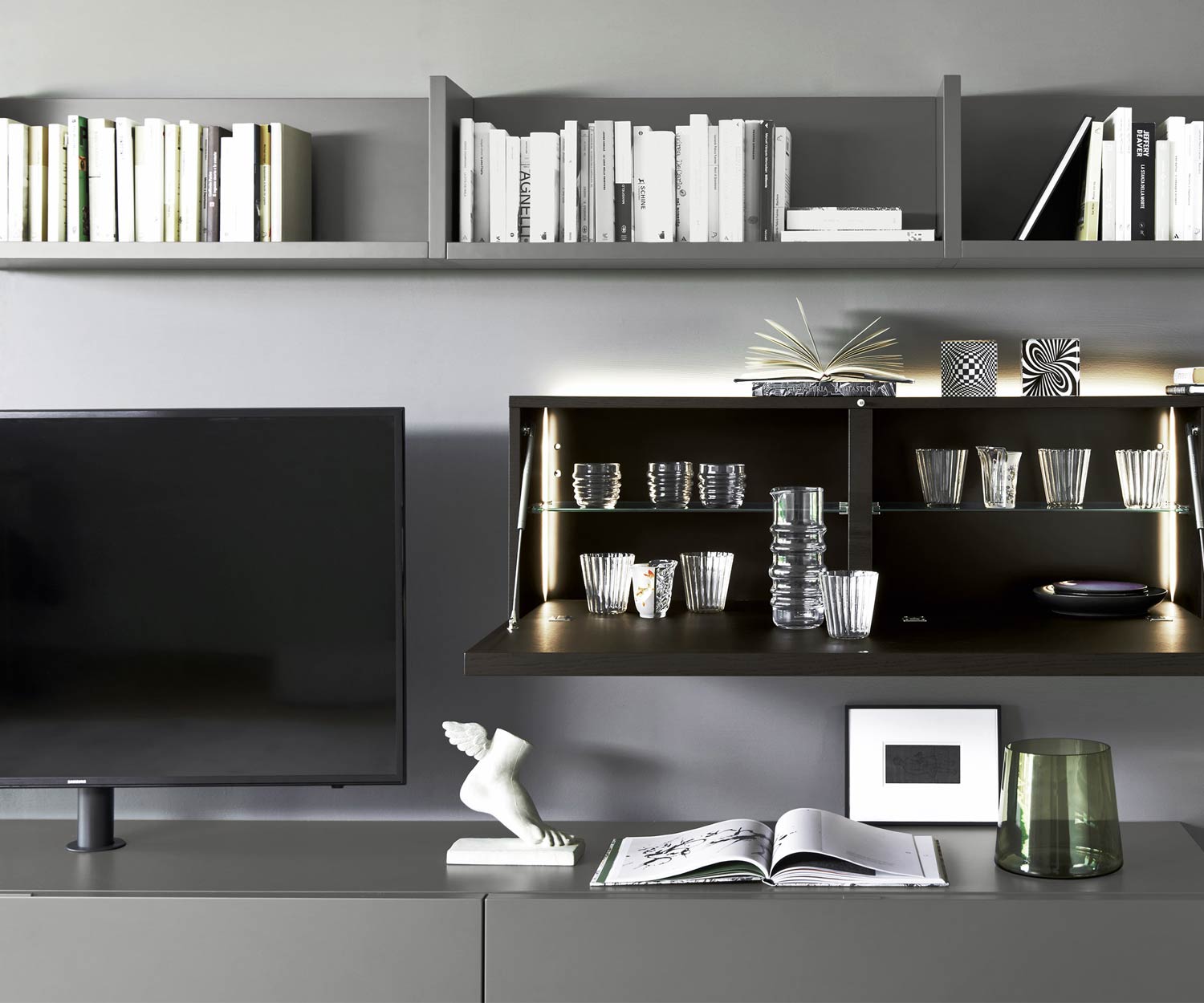 Moderno Livitalia Parete attrezzata di design C60 con pensile a giorno impiallacciato rovere Moderno Livitalia Parete attrezzata di design C60 con pensile a giorno impiallacciato rovere