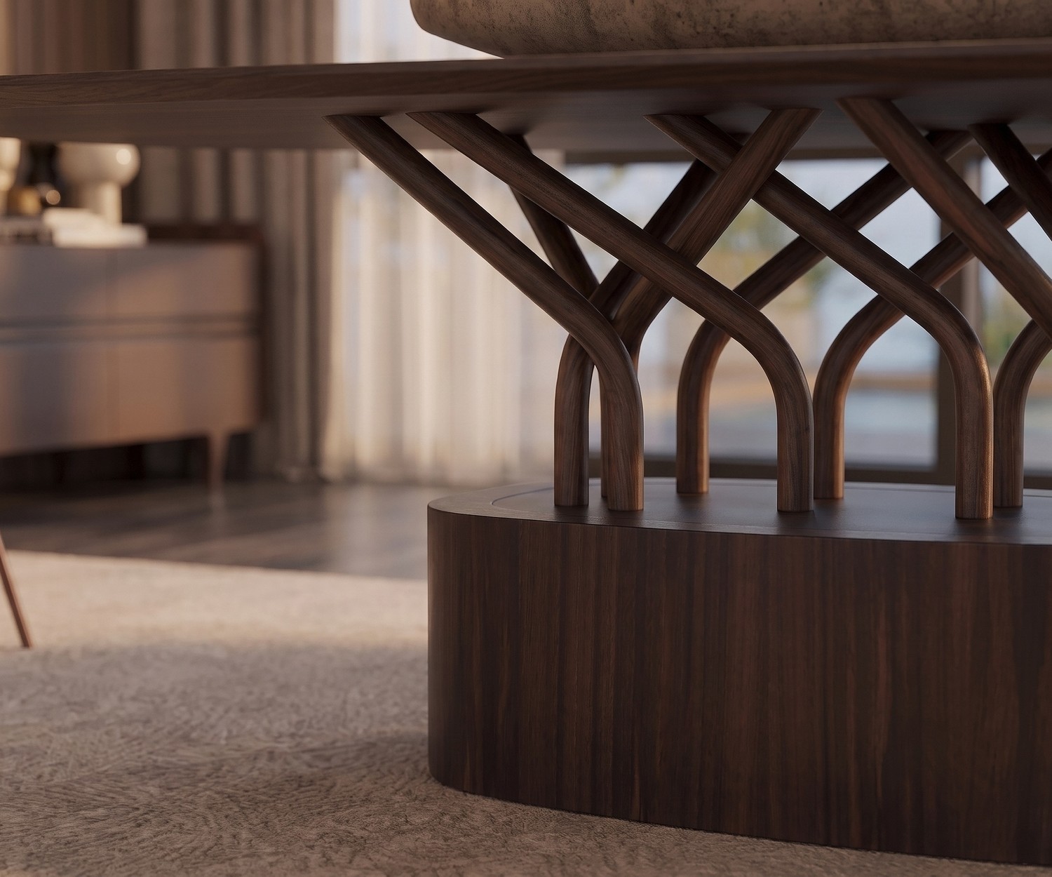 Tavolo da pranzo al2 wood-oo 001 a con base in legno Tavolo da pranzo di design al2 wood-oo 001 a con base scultorea in legno scuro in una sala da pranzo moderna