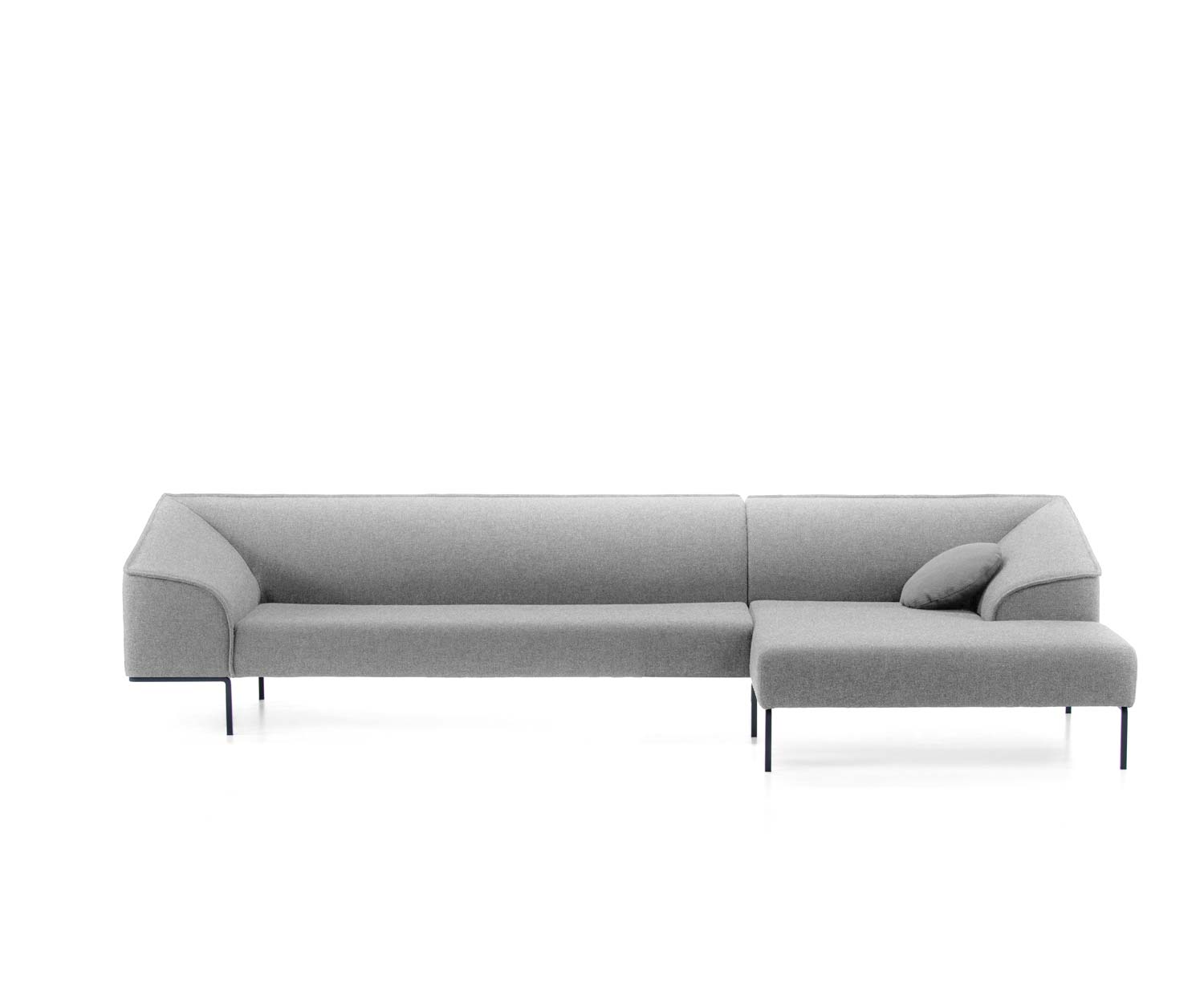 Prostoria Seam in grigio chiaro come divano angolare con chaise longue a destra