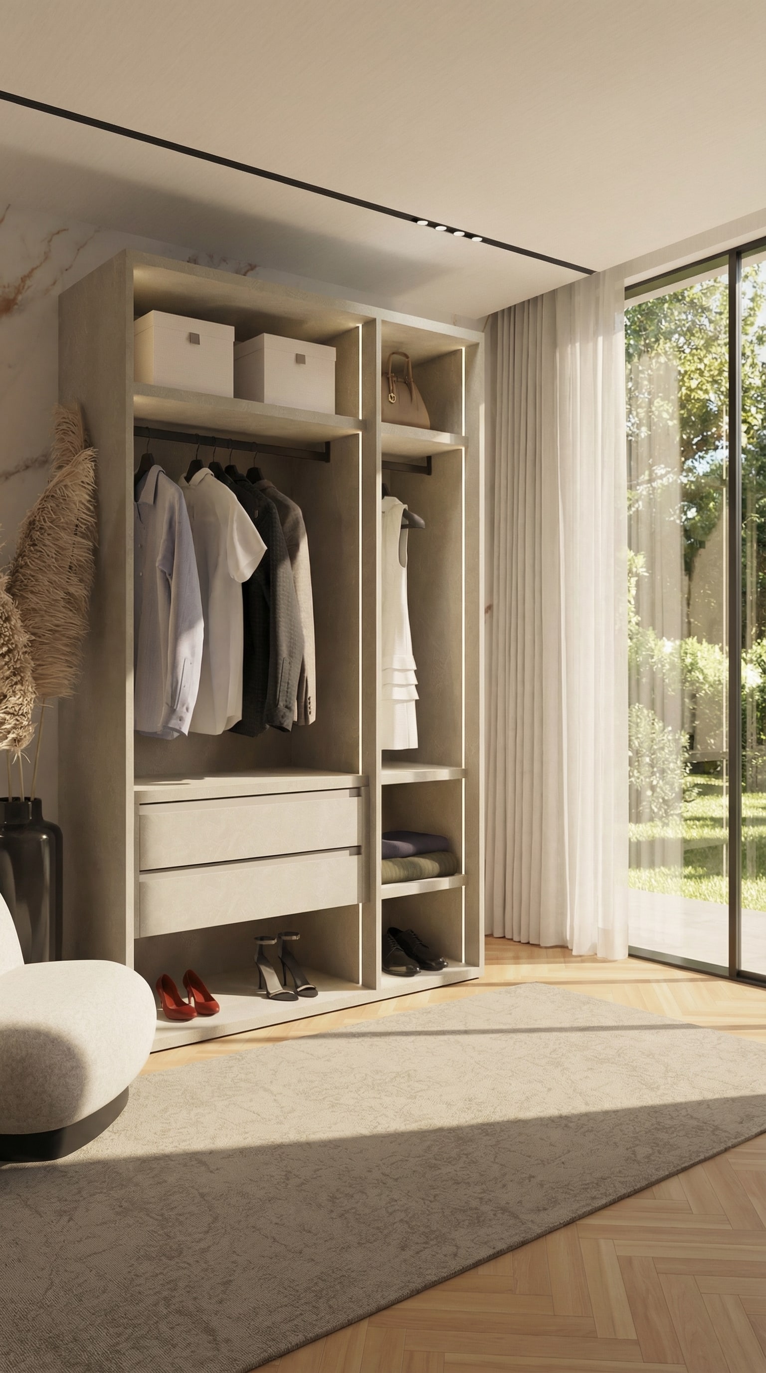 Ein offener, türloser Kleiderschrank in einer Raumecke, der den Raum optisch vergrößert. Ein offener, türloser Kleiderschrank in einer Raumecke, der den Raum optisch vergrößert.