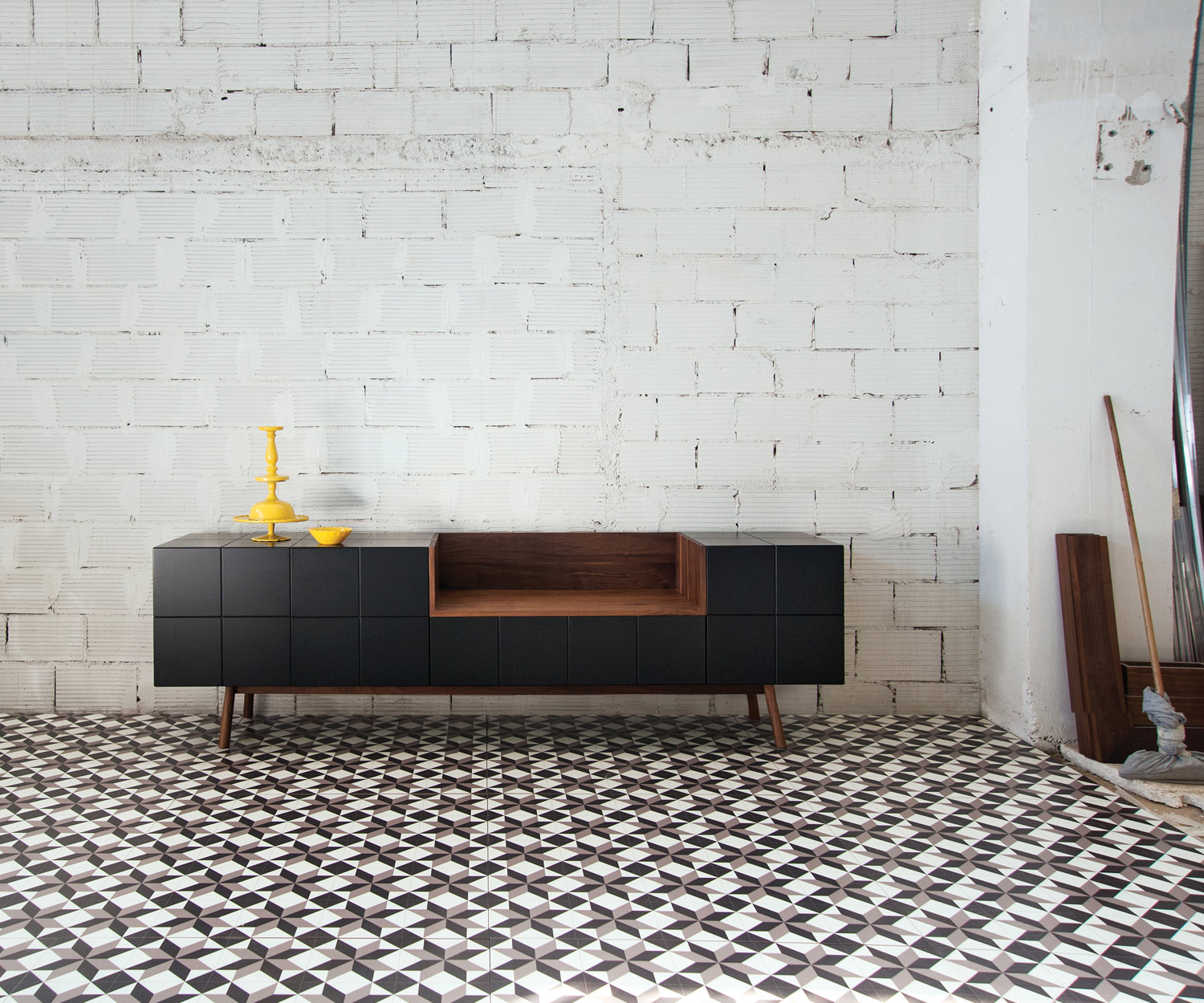 Esclusiva al2 Credenza di design MOS I KO 003 A con vano a giorno in legno massiccio Esclusiva al2 Credenza di design MOS I KO 003 A con vano a giorno in legno massiccio