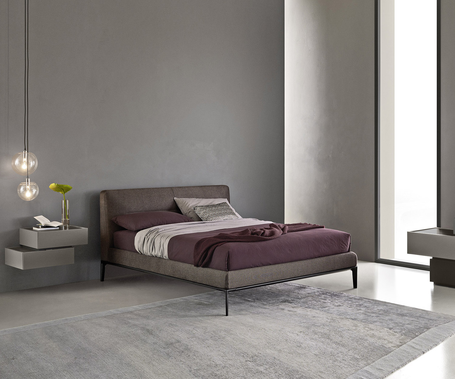 Comodo letto Dorian di Livitalia Design su gambe strette Comodo letto Dorian di Livitalia Design su gambe strette