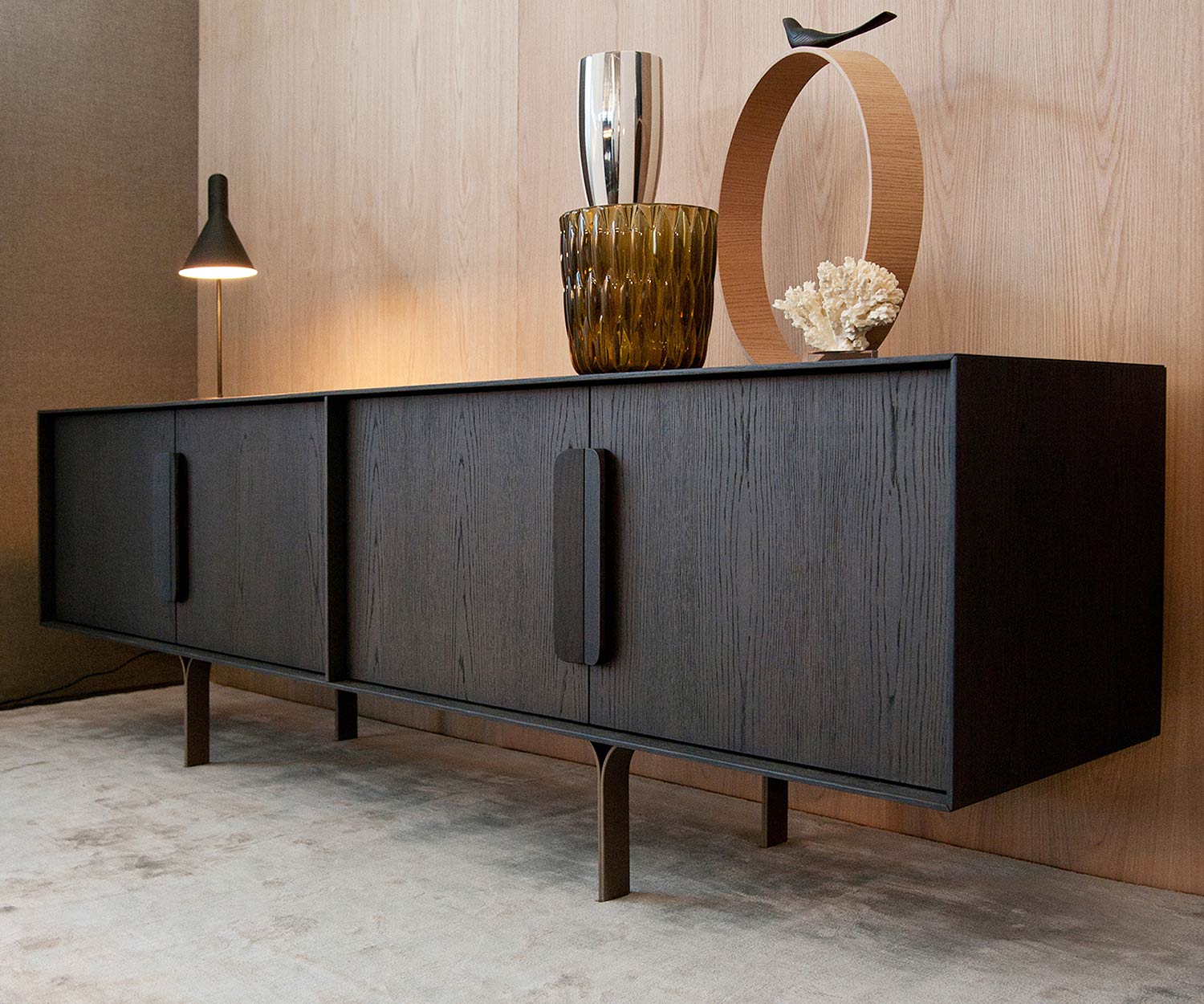 Moderna al2 Credenza di design Mobius 003 a 4 ante con maniglie annesse Moderna al2 Credenza di design Mobius 003 a 4 ante con maniglie annesse