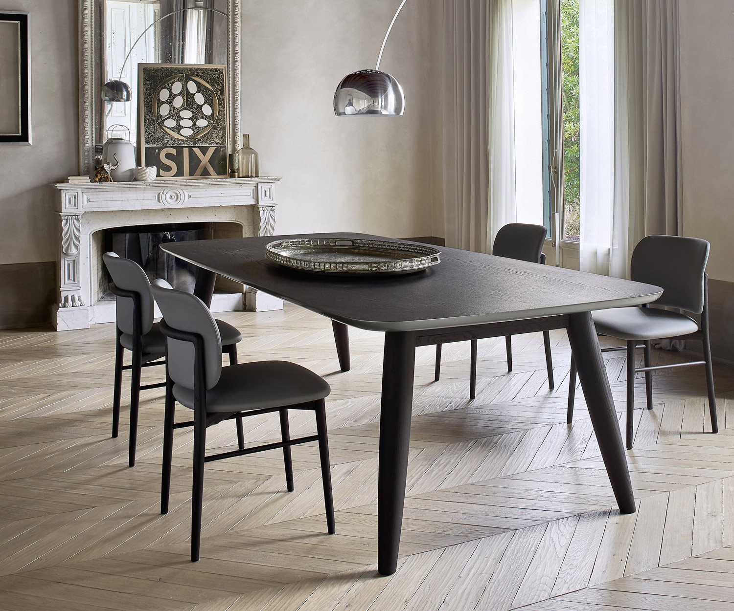 Tavolo da pranzo rettangolare Convivio di Livitalia con sedie in sala da pranzo Tavolo da pranzo rettangolare Convivio di Livitalia con sedie in sala da pranzo