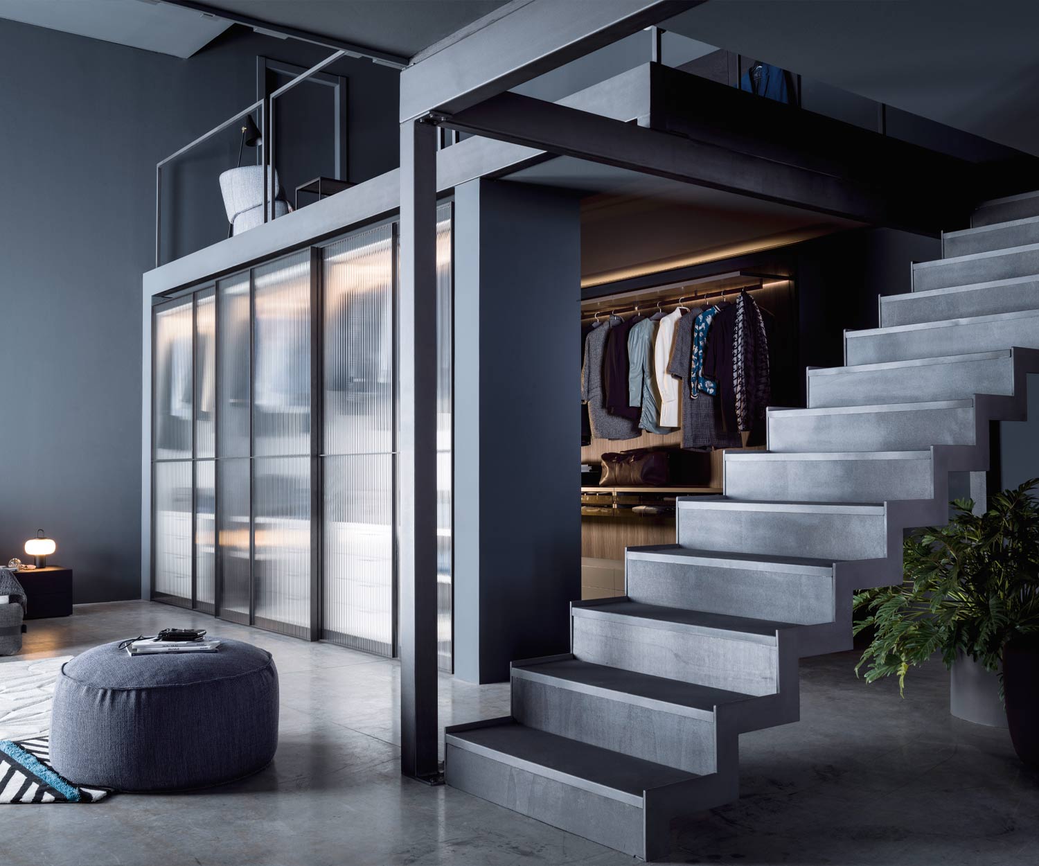 Armadio modulare a strati con ante scorrevoli integrato nello spogliatoio Armadio modulare a strati con ante scorrevoli integrato nello spogliatoio