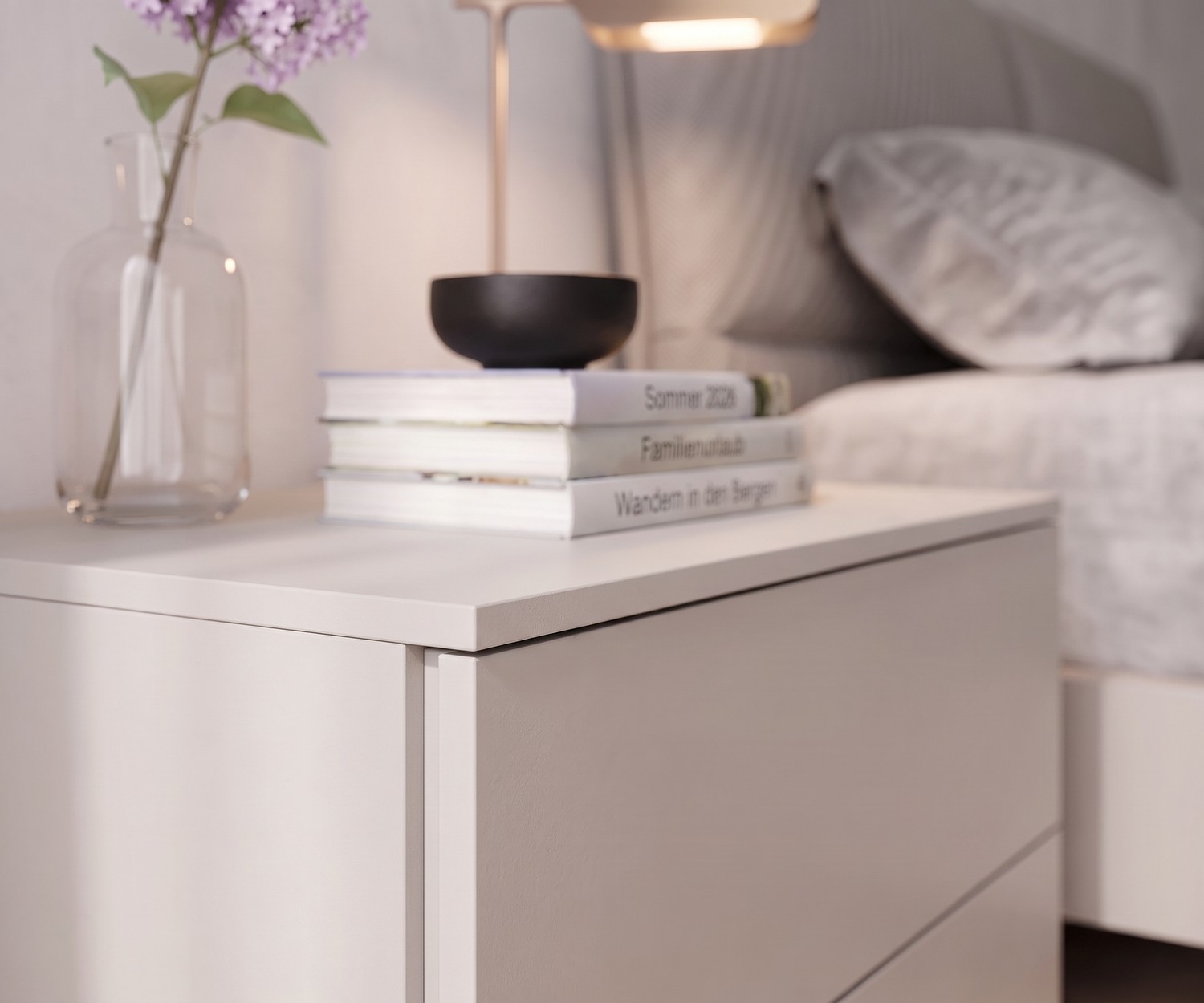 Comodino Atena di Livitalia per camera da letto, comodino moderno in beige opaco con cassetti, stile minimalista italiano.