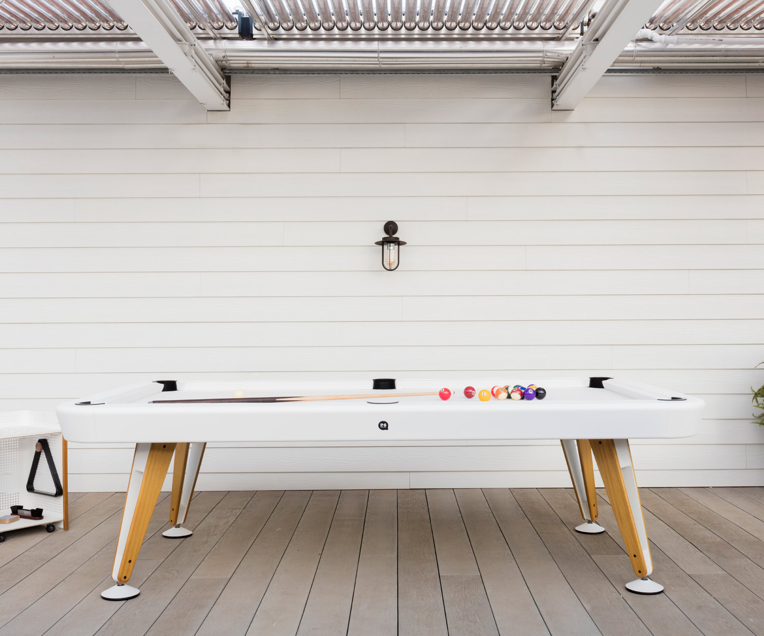 Squisito tavolo da biliardo per interni Diagonal di RS Barcelona Design dalla Spagna in bianco