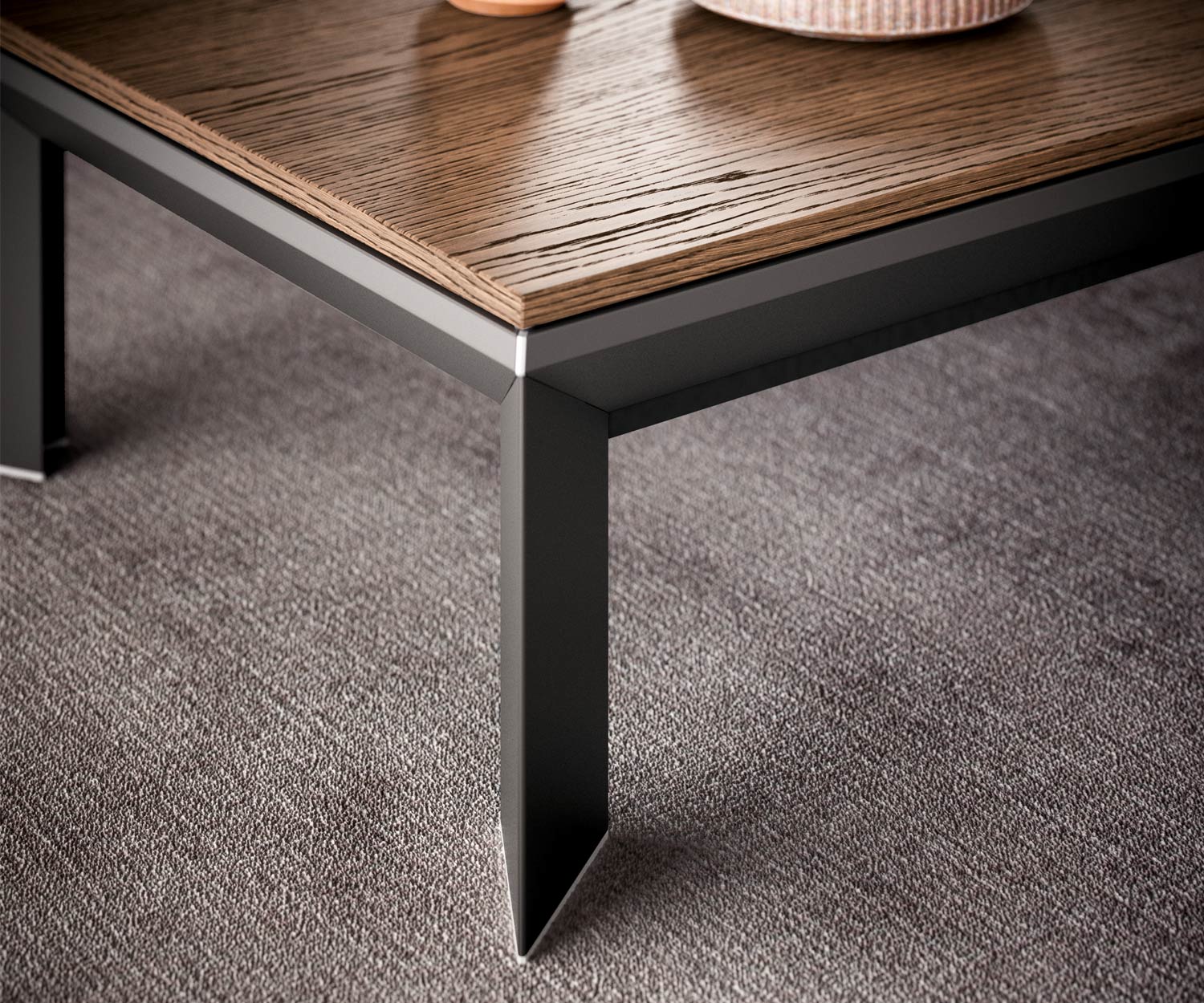 OzzioTavolino di design Metrino T062 regolabile in altezza OzzioTavolino di design Metrino T062 regolabile in altezza