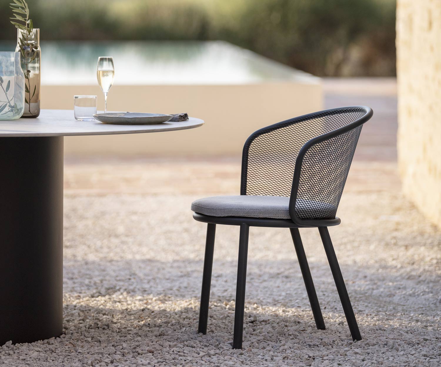 Sedia da balcone di design moderna Todus Baza con struttura antracite e rivestimento in tessuto grigio Sedia da balcone di design moderna Todus Baza con struttura antracite e rivestimento in tessuto grigio
