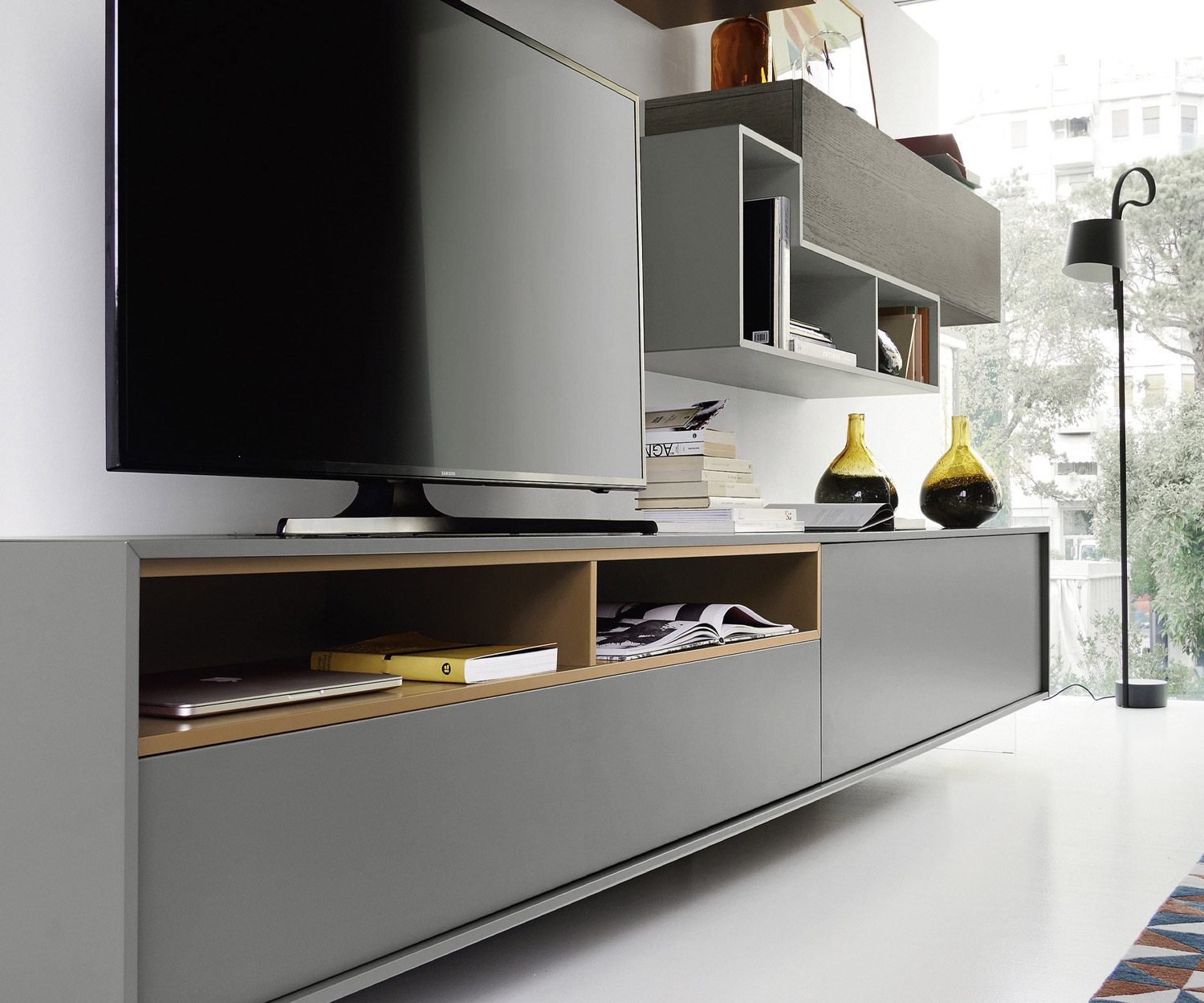 Moderno Livitalia Parete attrezzata di design C21 con lavagna a giorno design TV
