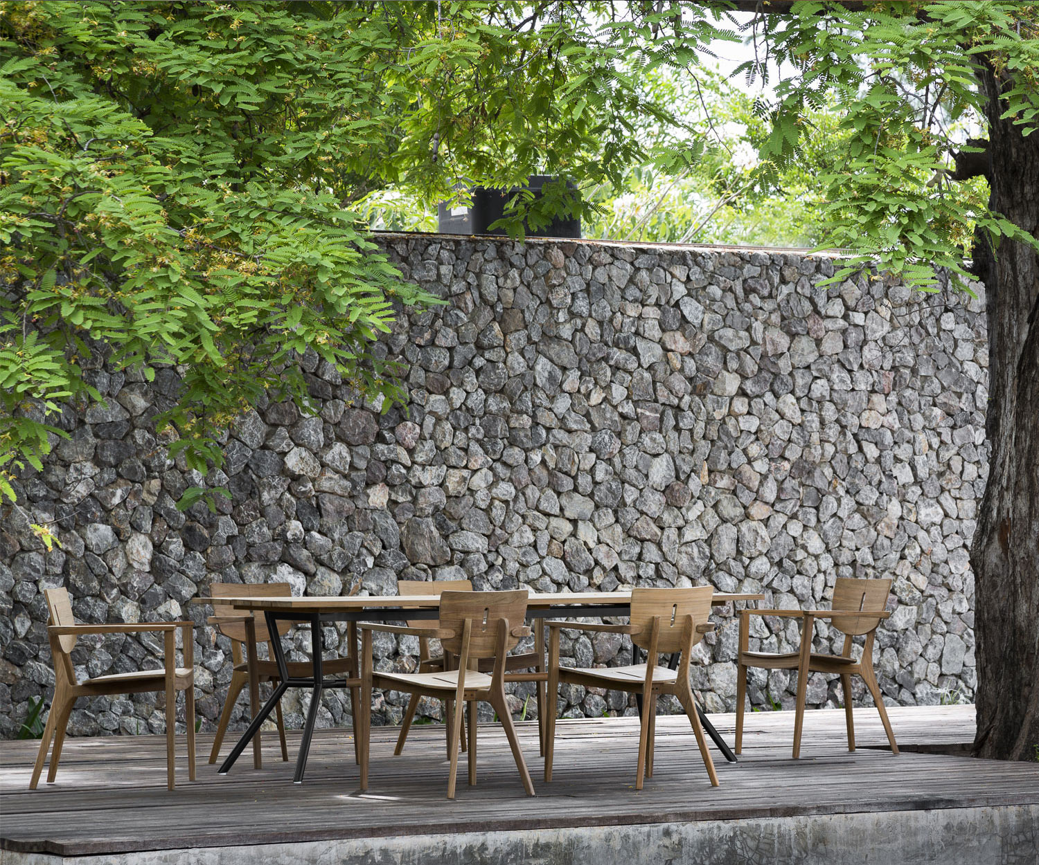 Esclusivo Oasiq Tavolo da giardino con sedie Reef Design, struttura in antracite
