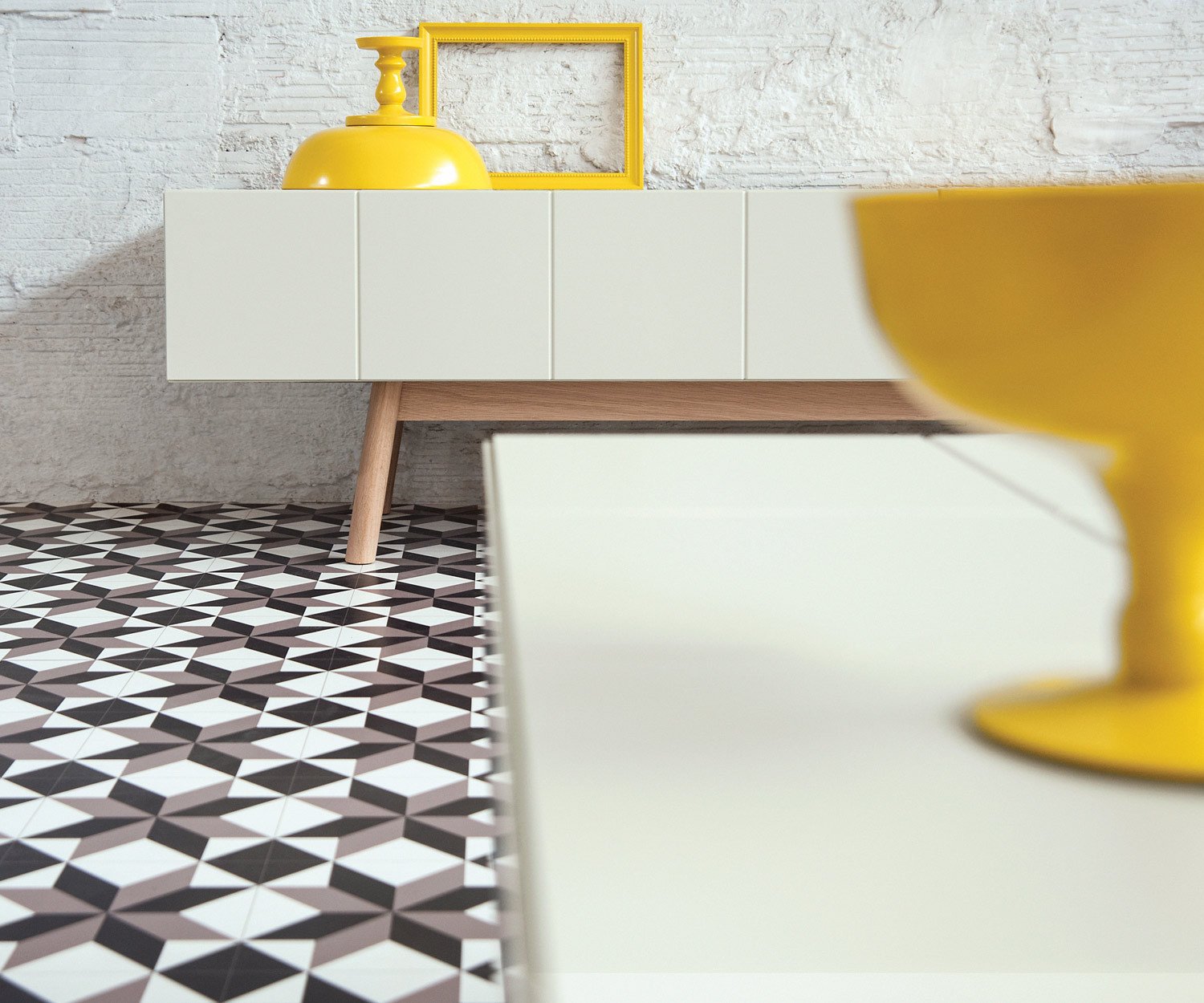 Moderno al2 Design Lavagna di design MOS I KO 005 B in bianco su gambe massicce Moderno al2 Design Lavagna di design MOS I KO 005 B in bianco su gambe massicce