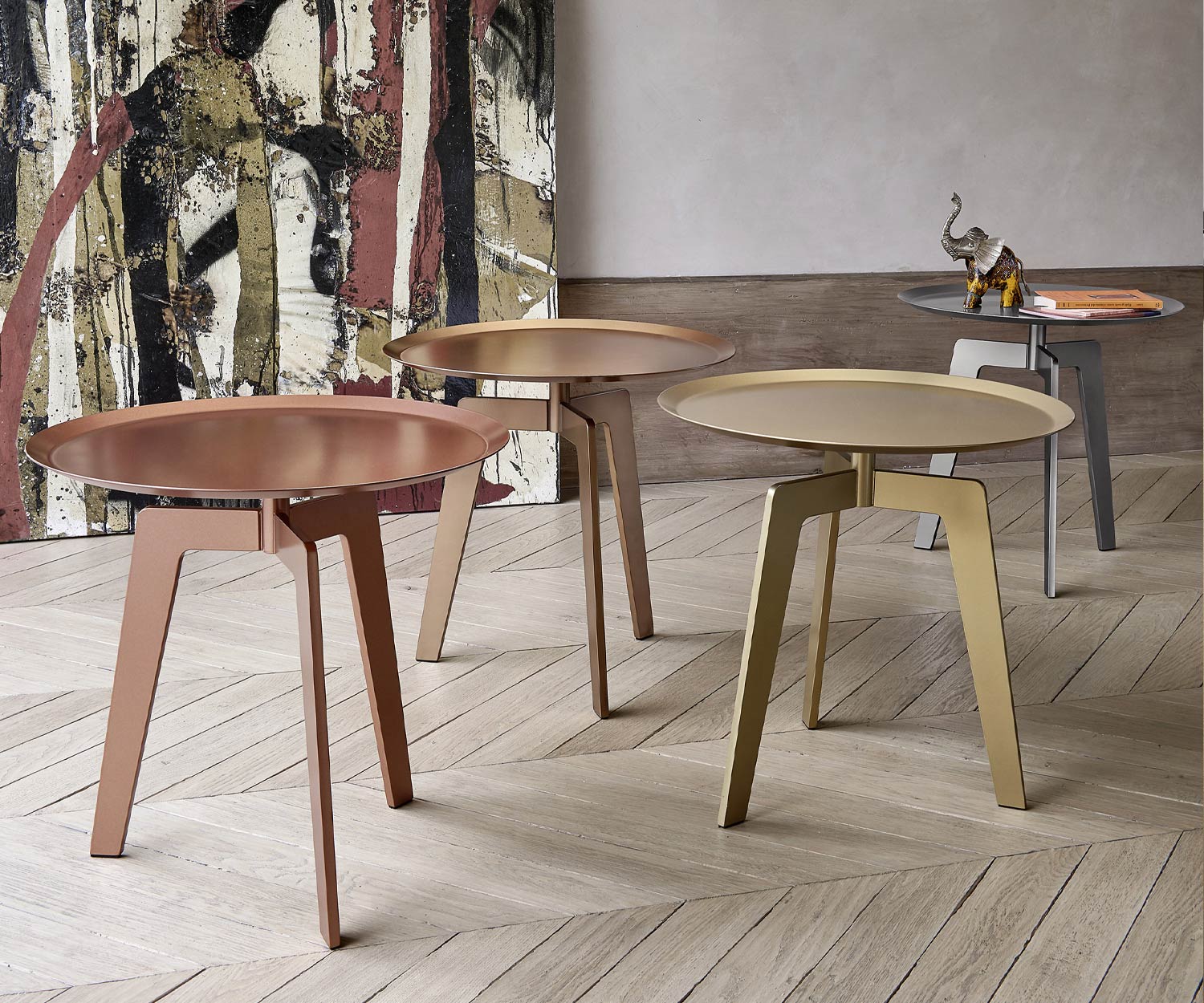 Esclusivo Livitalia Tavolino Lotus Design 3 gambe Esclusivo Livitalia Tavolino Lotus Design 3 gambe