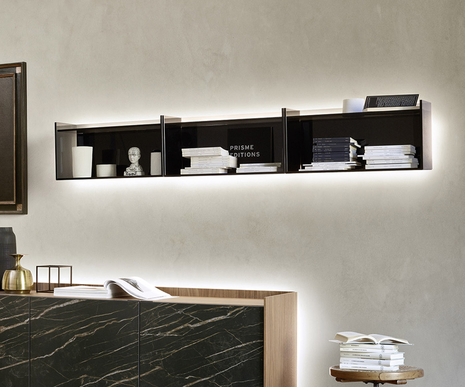 Mensola da parete sospesa di design in vetro Livitalia  Mensola da parete sospesa di design in vetro Livitalia