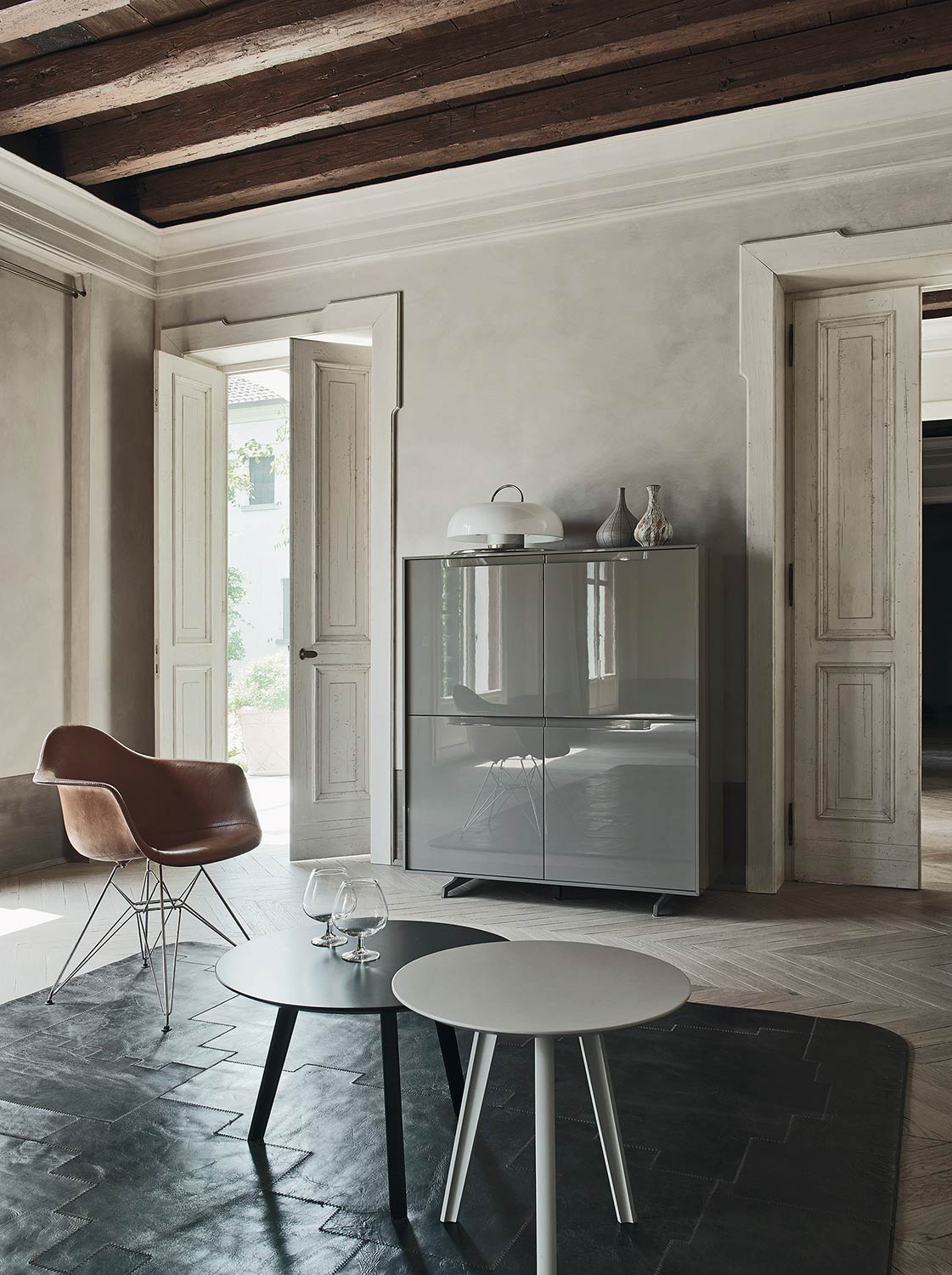 Armadio di design grigio lucido