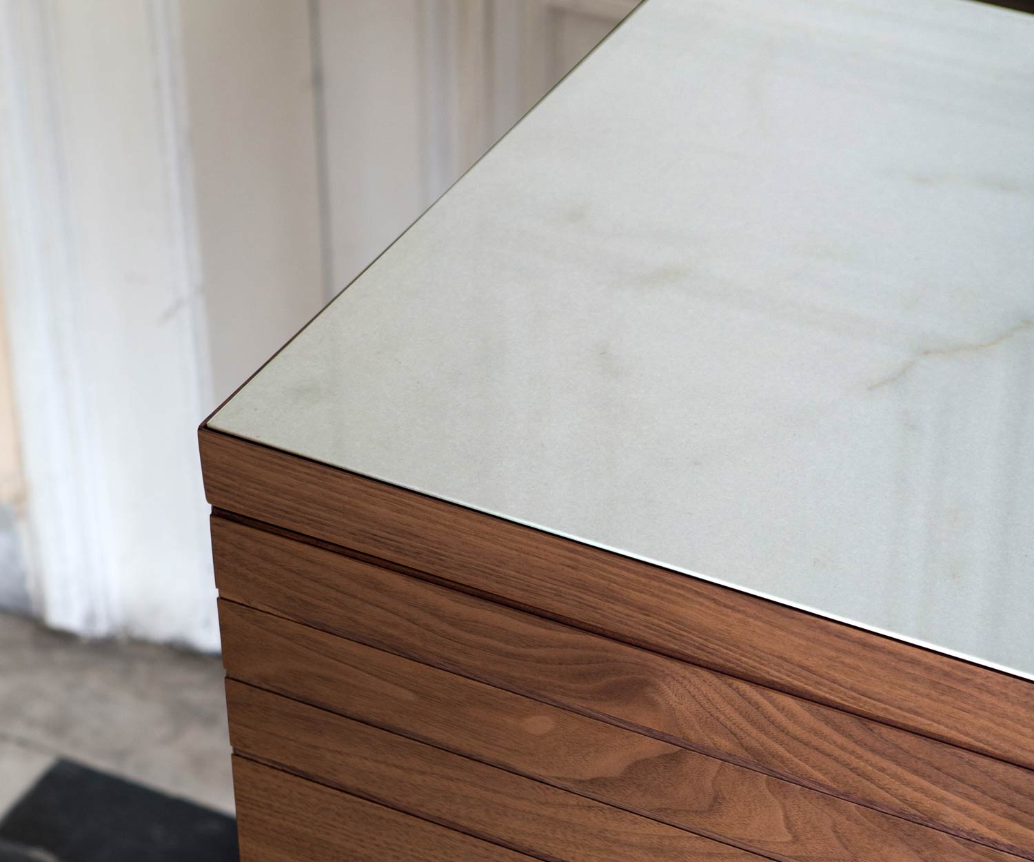 Soggiorno design al2 Madia o dettaglio rizon con piano in ceramica Calacatta Soggiorno design al2 Madia o dettaglio rizon con piano in ceramica Calacatta