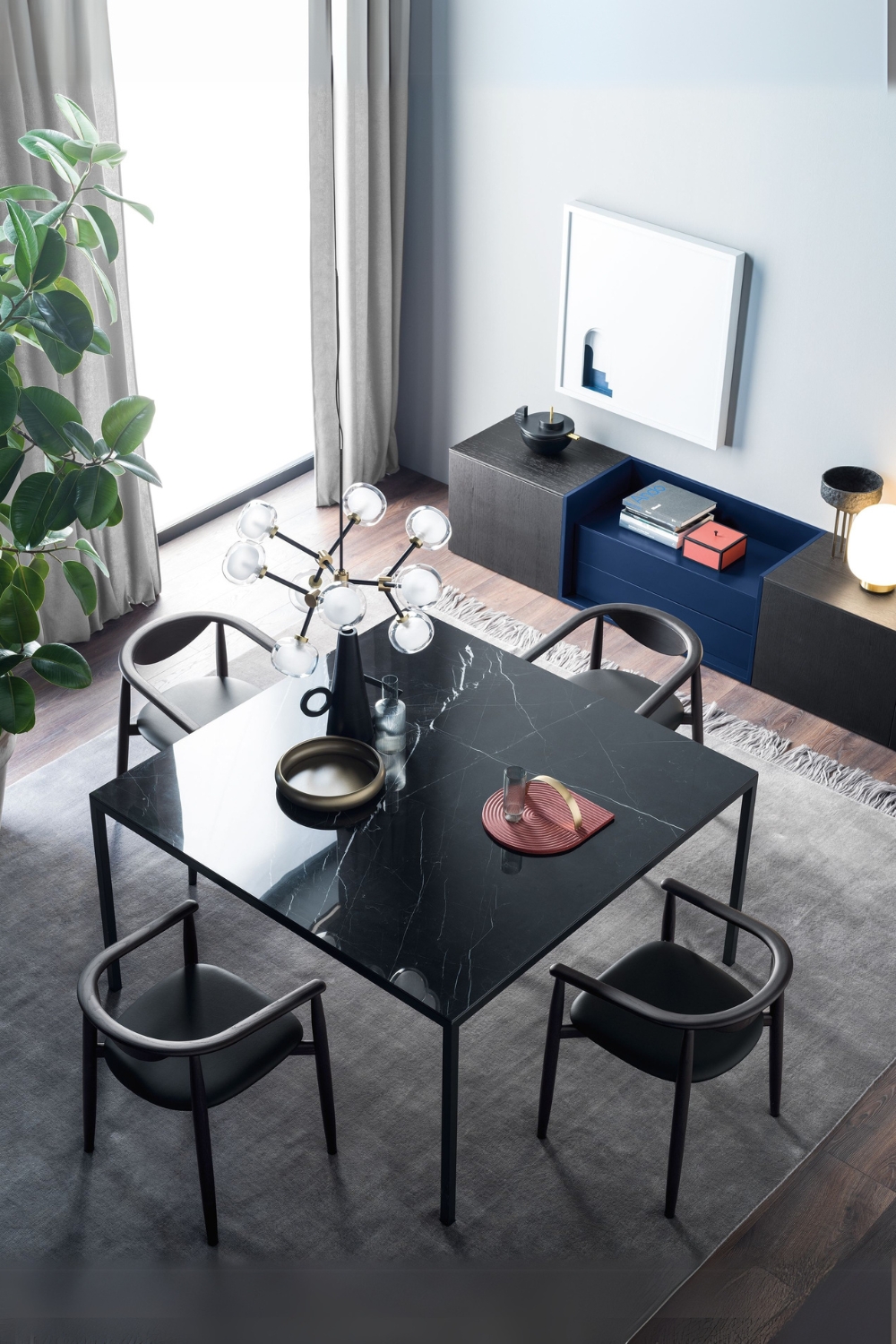 Gruppo pranzo nero e sideboard lineare
