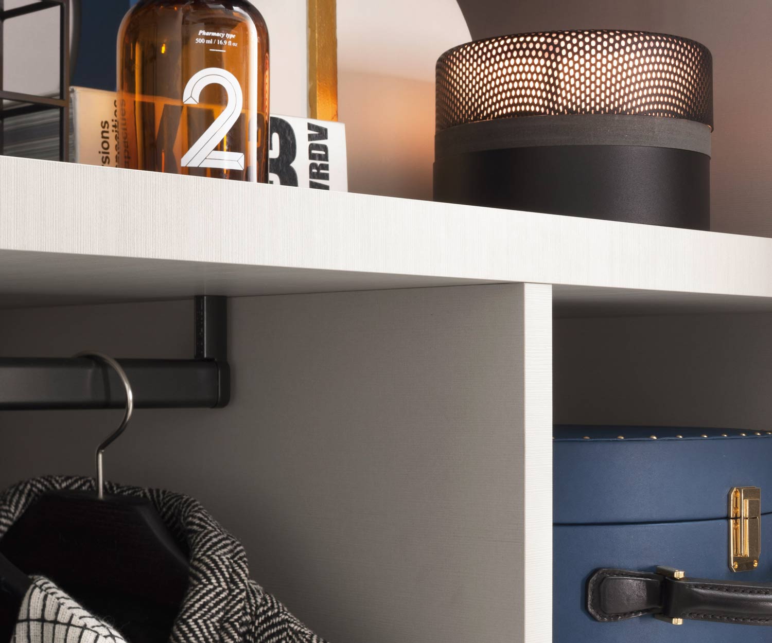 Mensola Armadi di 3,8 cm di spessore da Novamobili come accessorio per armadi Mensola Armadi di 3,8 cm di spessore da Novamobili come accessorio per armadi