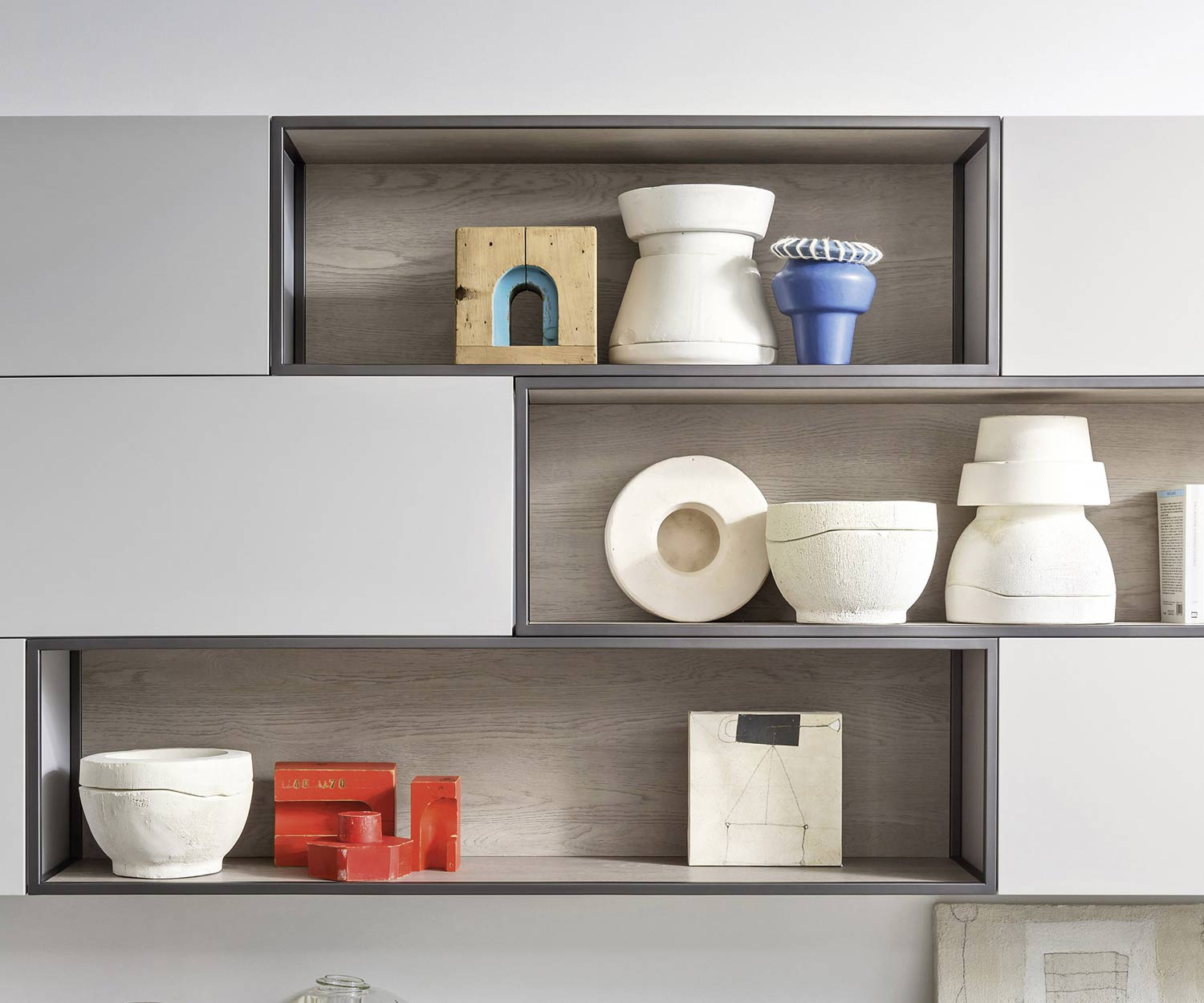 Esclusivo scaffale da parete in metallo Novamobili Outline Esclusivo scaffale da parete in metallo Novamobili Outline