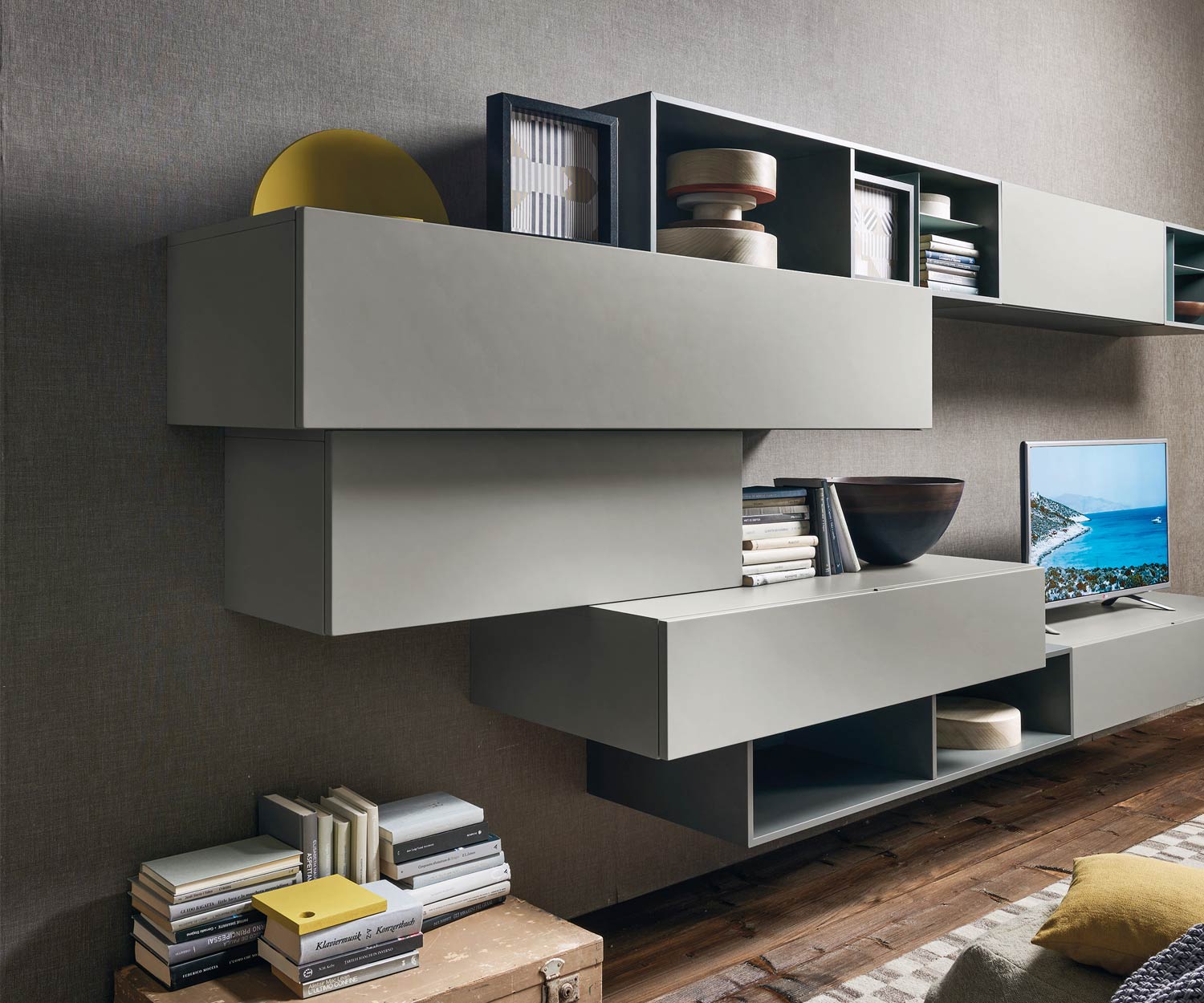 Pensile dal design esclusivo C02 con pensili di diverse profondità Pensile dal design esclusivo C02 con pensili di diverse profondità