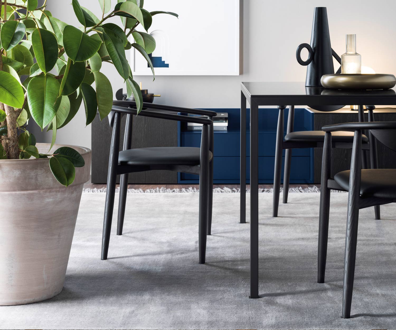 Sedia Rose in legno massiccio di rovere scuro Carbone con rivestimento in antracite Sedia Rose in legno massiccio di rovere scuro Carbone con rivestimento in antracite