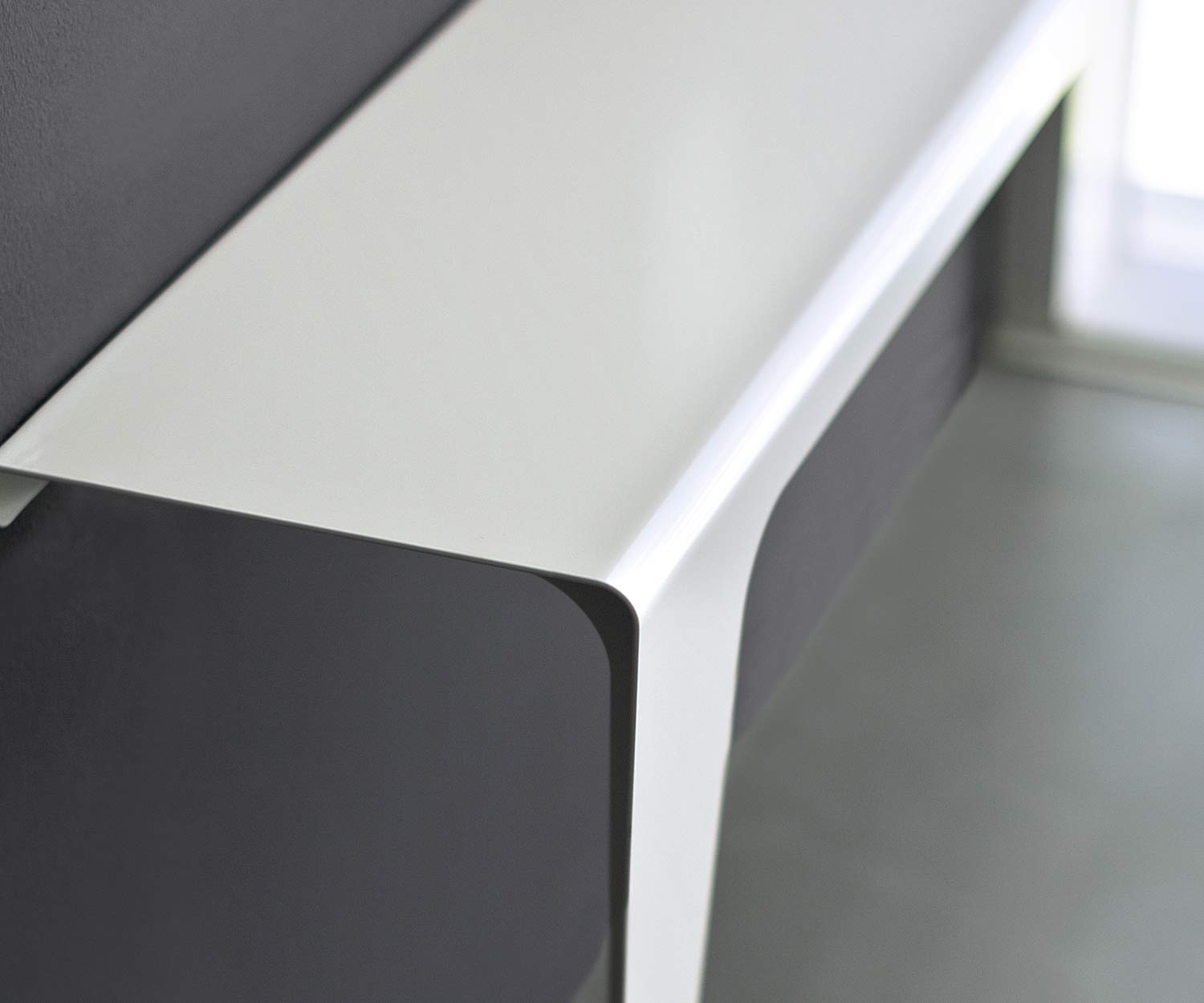 Consolle di alta qualità, stretta MEME Design per il corridoio, per il montaggio a parete Consolle di alta qualità, stretta MEME Design per il corridoio, per il montaggio a parete