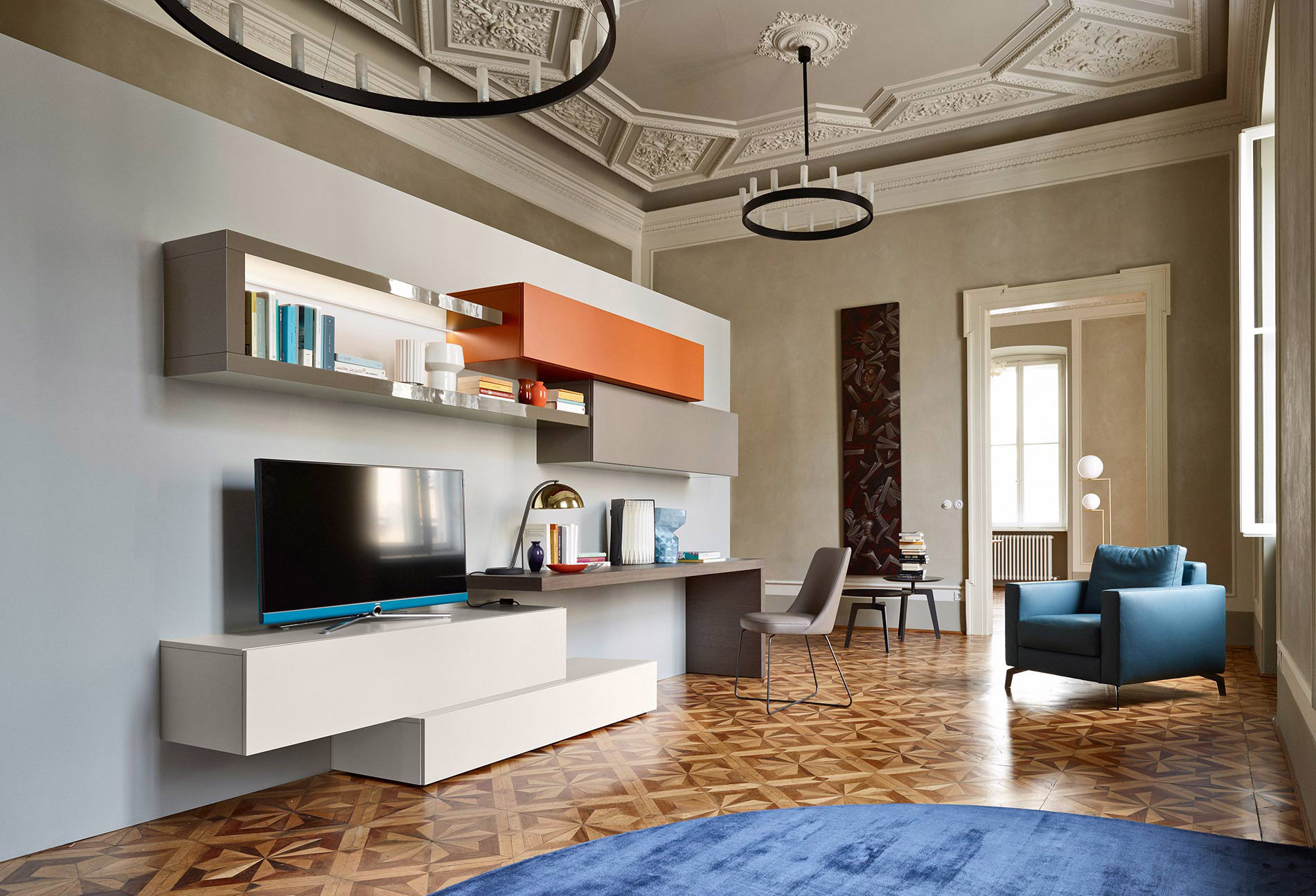 Parete attrezzata di design con scrivania Parete attrezzata di design con scrivania