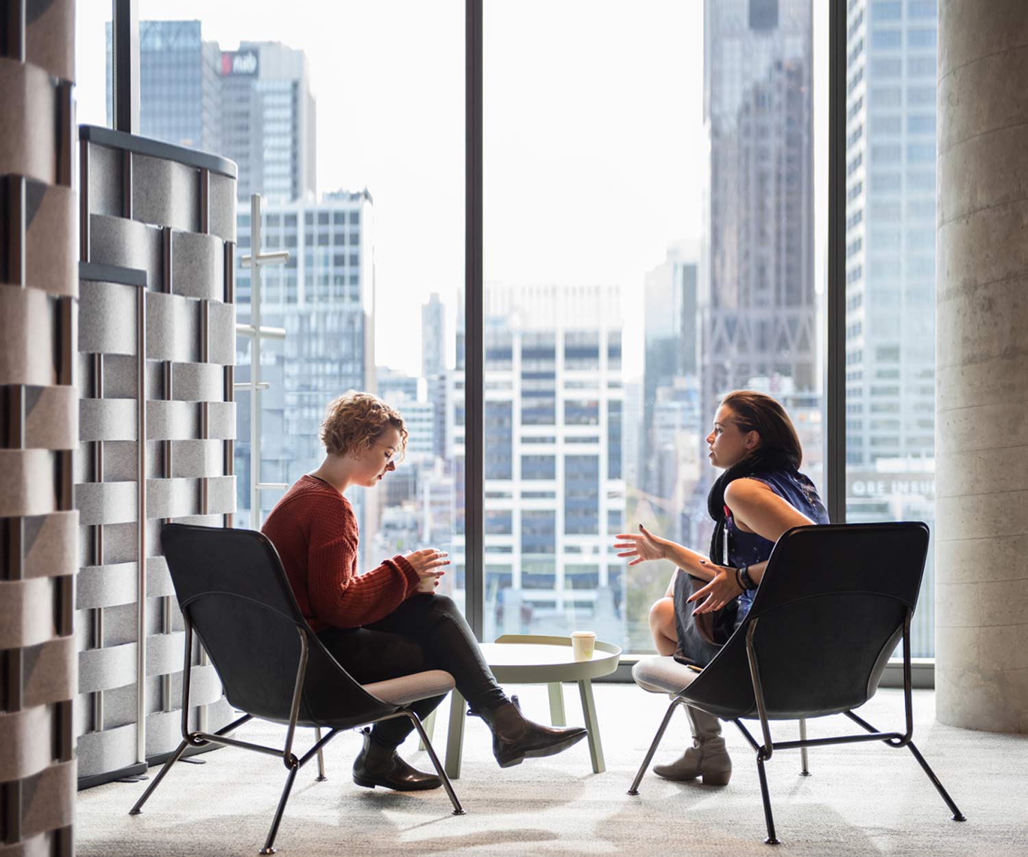 Prostoria Poltrona design Strain con seduta in pelle color cognac Prostoria Poltrona design Strain con seduta in pelle color cognac