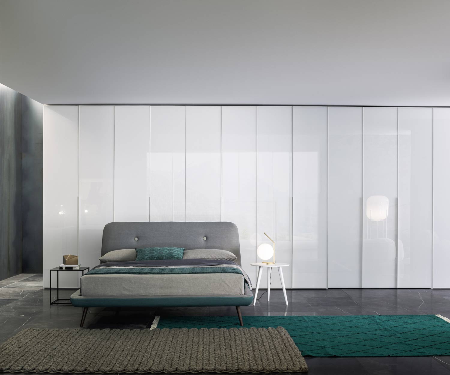 Design Novamobili Armadio Crystal 4m con anta a battente in vetro Design Novamobili Armadio Crystal 4m con anta a battente in vetro