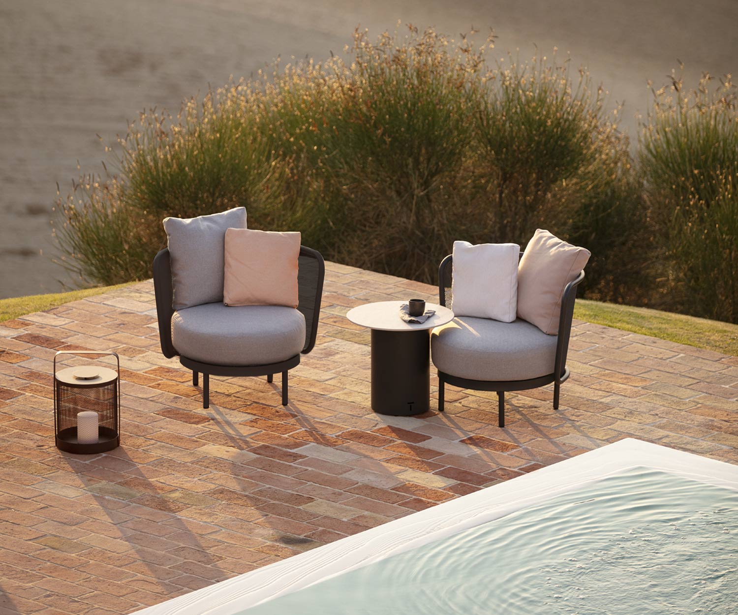 Esclusiva poltrona club Todus Baza Round Design a bordo piscina Esclusiva poltrona club Todus Baza Round Design a bordo piscina