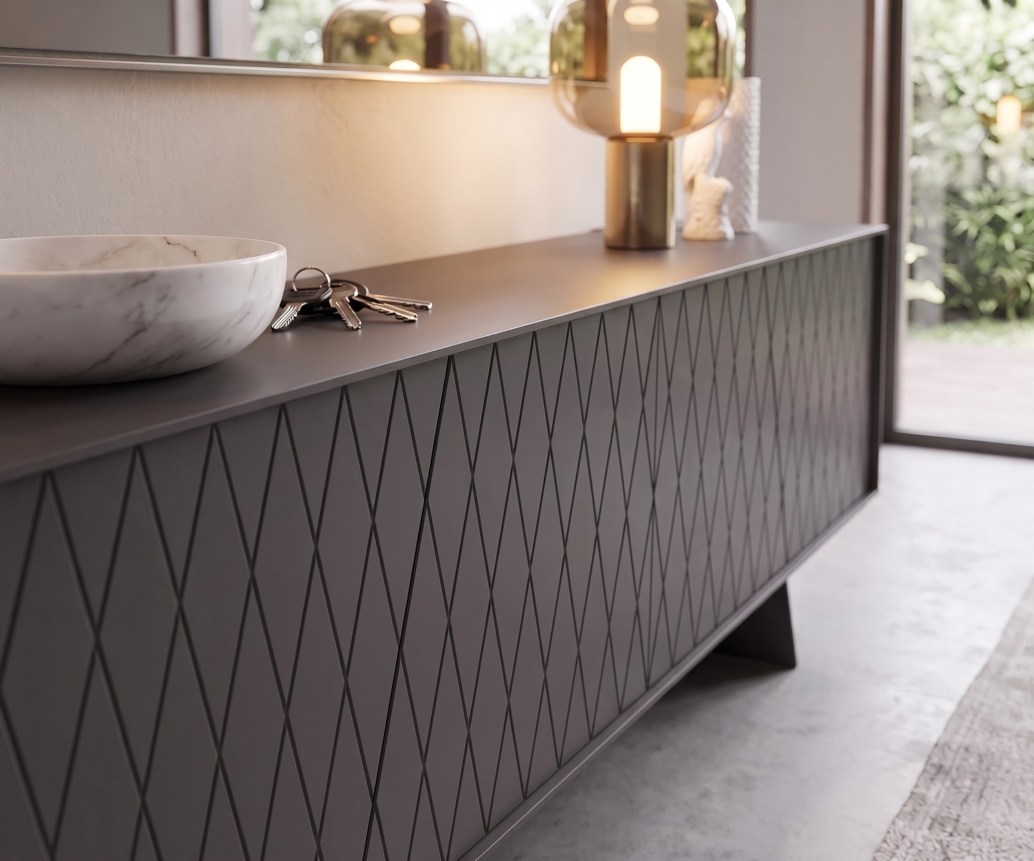 Credenza di design al2 e-klipse 003 con motivo a rombi in corridoio. Madia grigio scuro con ciotola di marmo.