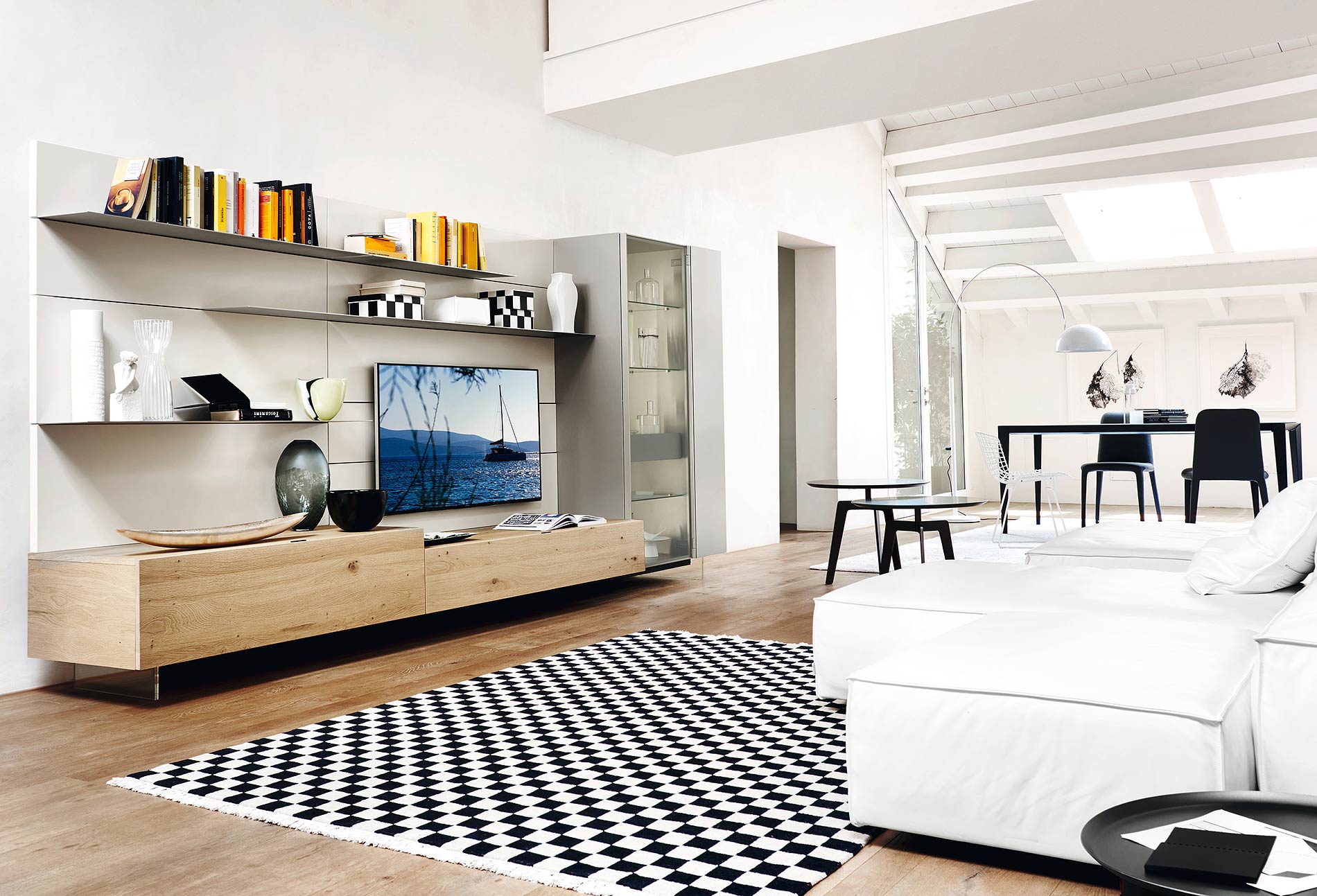 Pensile di design con mobile in vetro Pensile di design con mobile in vetro