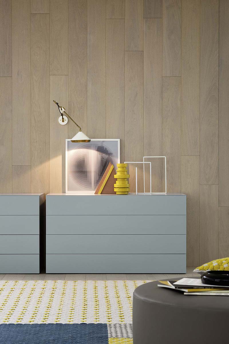 Cassettiera laccata blu baby