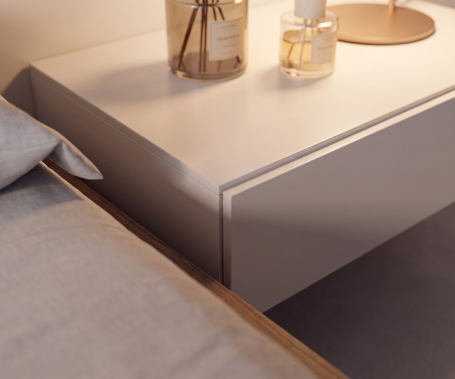 Comodino di design Easy di Novamobili per la camera da letto, comodino moderno senza maniglie laccato grigio chiaro.