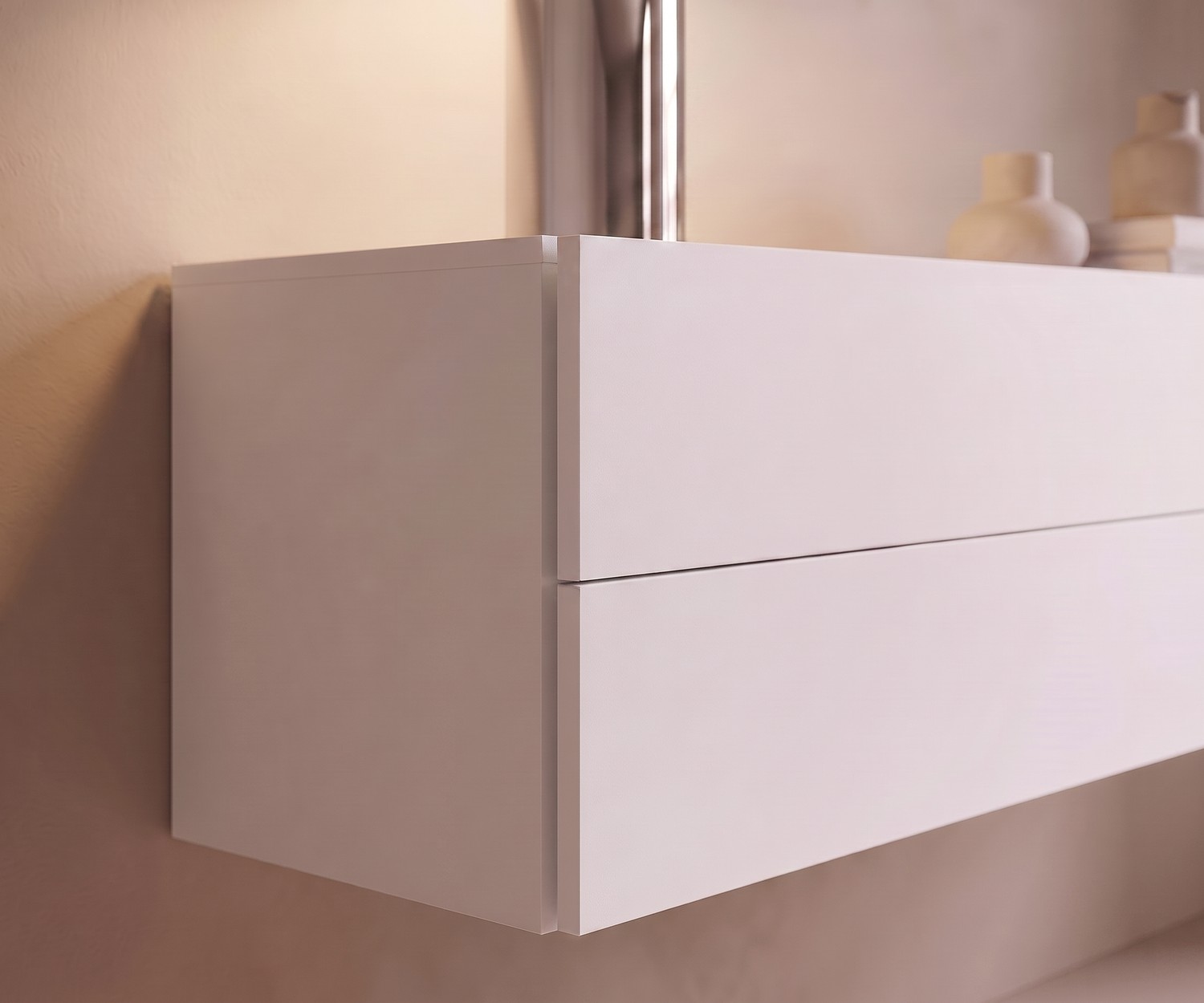 Cassettiera sospesa Easy di Novamobili per la camera da letto in bianco opaco, design moderno senza maniglie.